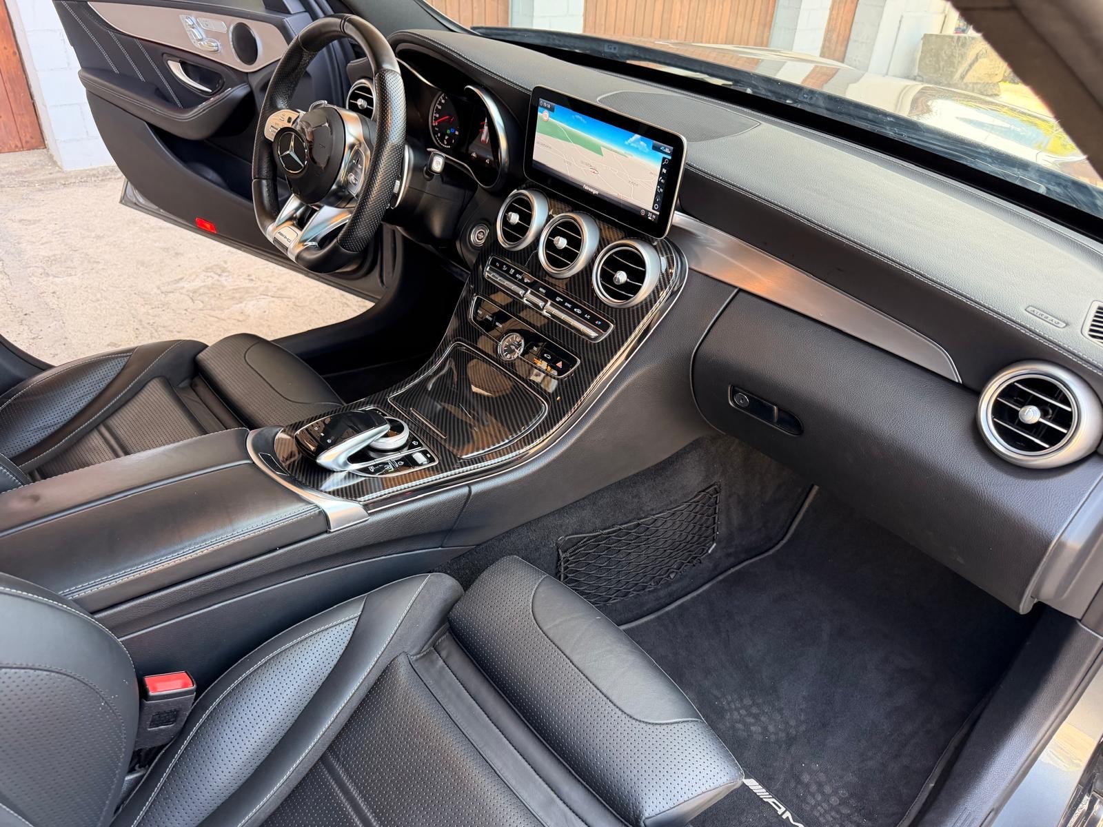 MERCEDES-BENZ C 63 AMG-image-12