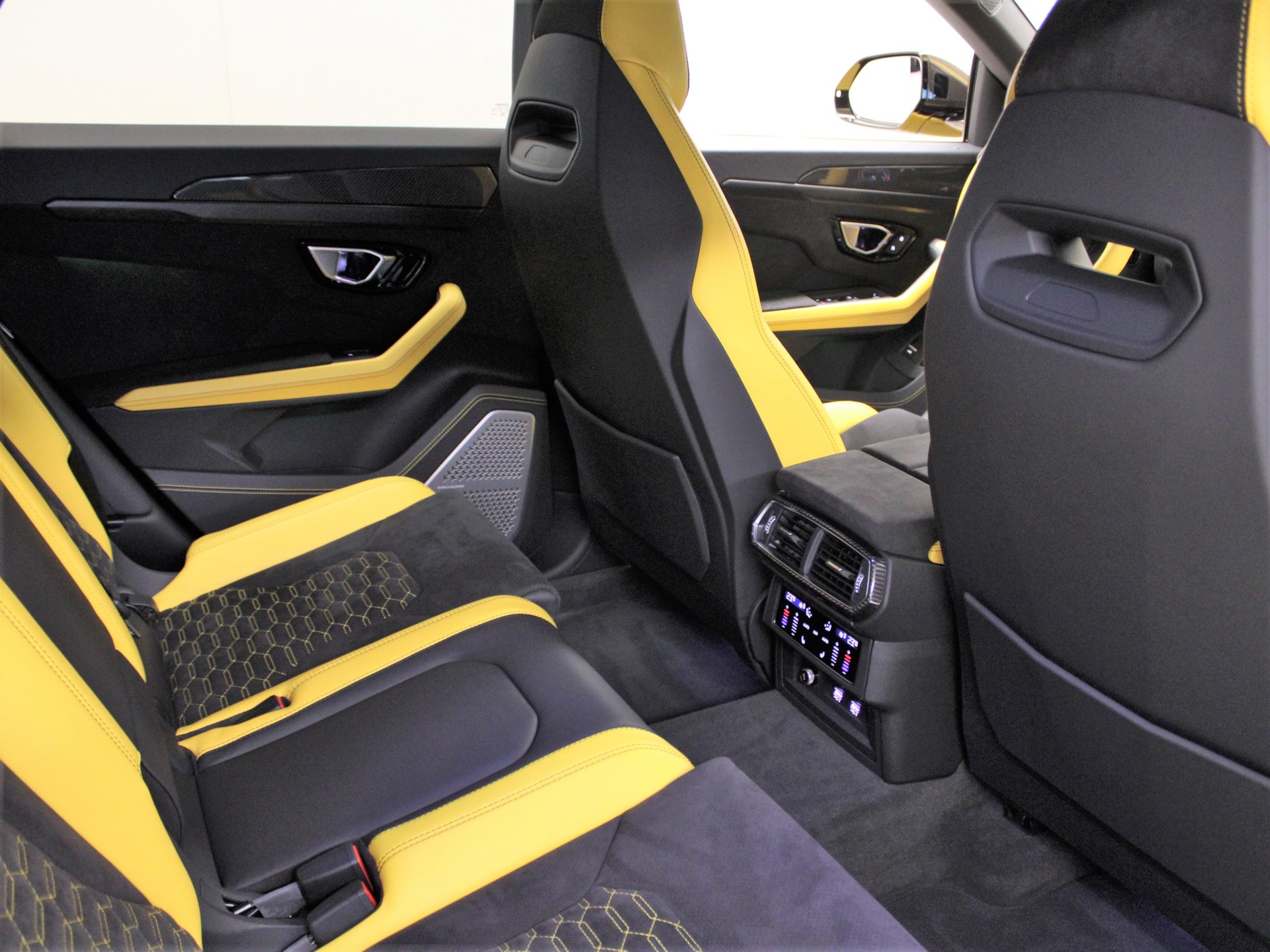 LAMBORGHINI Urus E-Gear-image-3
