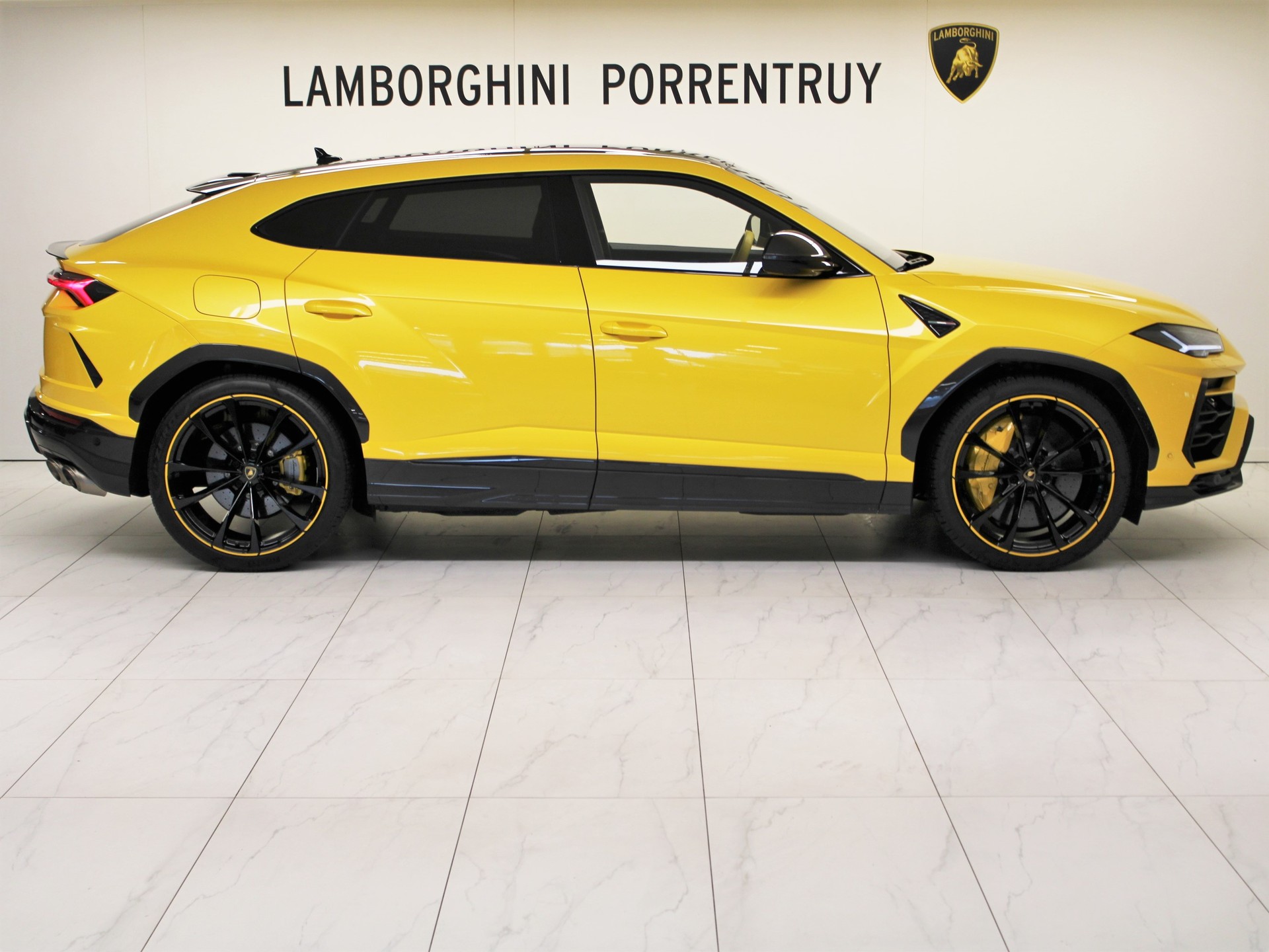 LAMBORGHINI Urus E-Gear-image-1