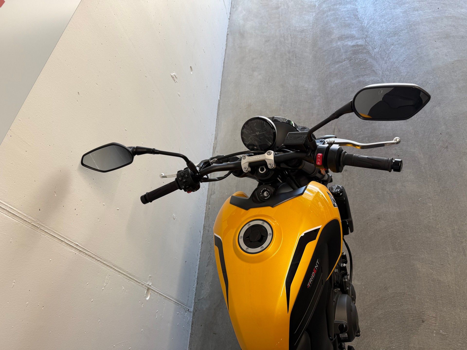 TRIUMPH Trident 660-image-11