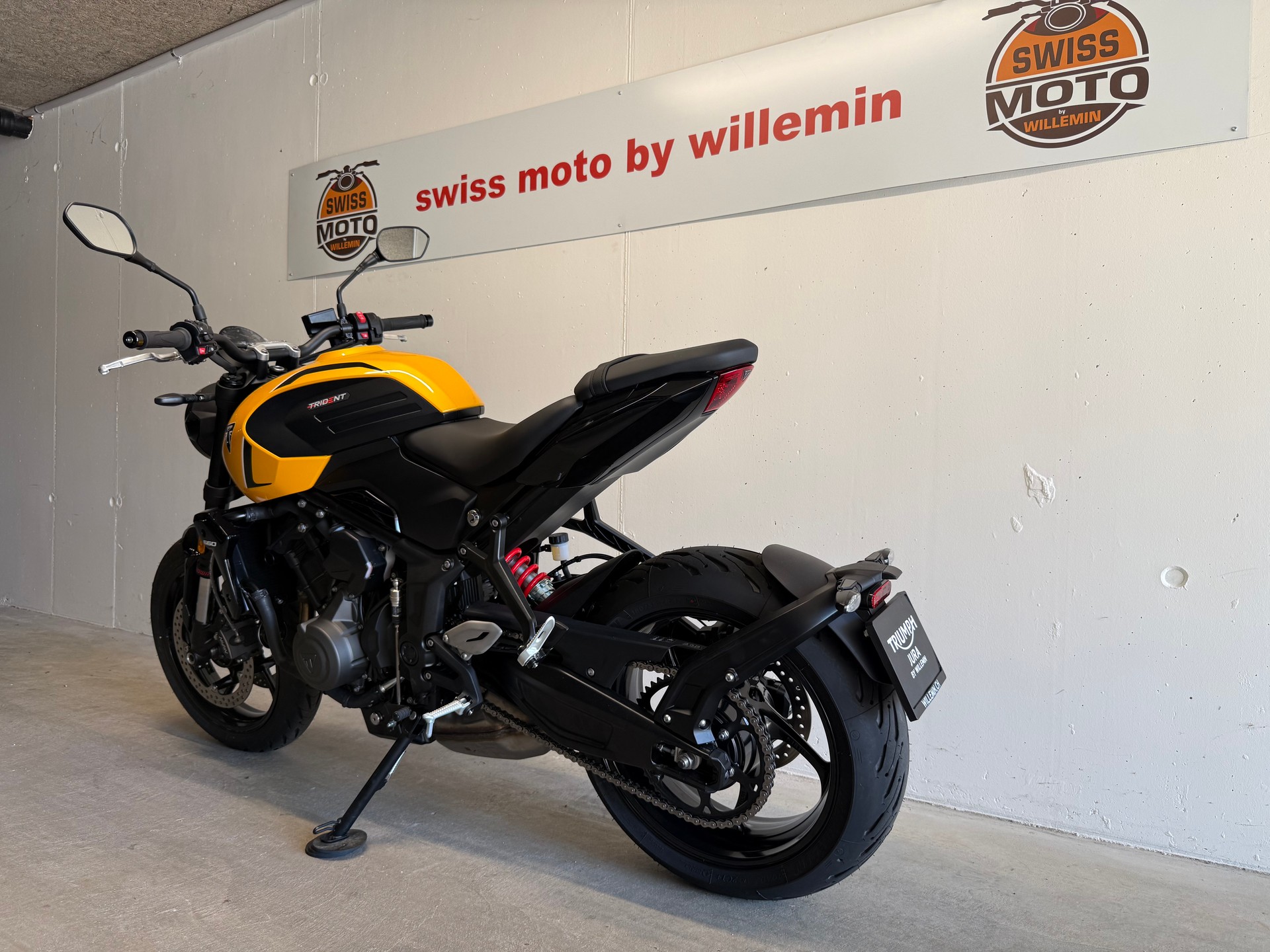TRIUMPH Trident 660-showroom-element-2