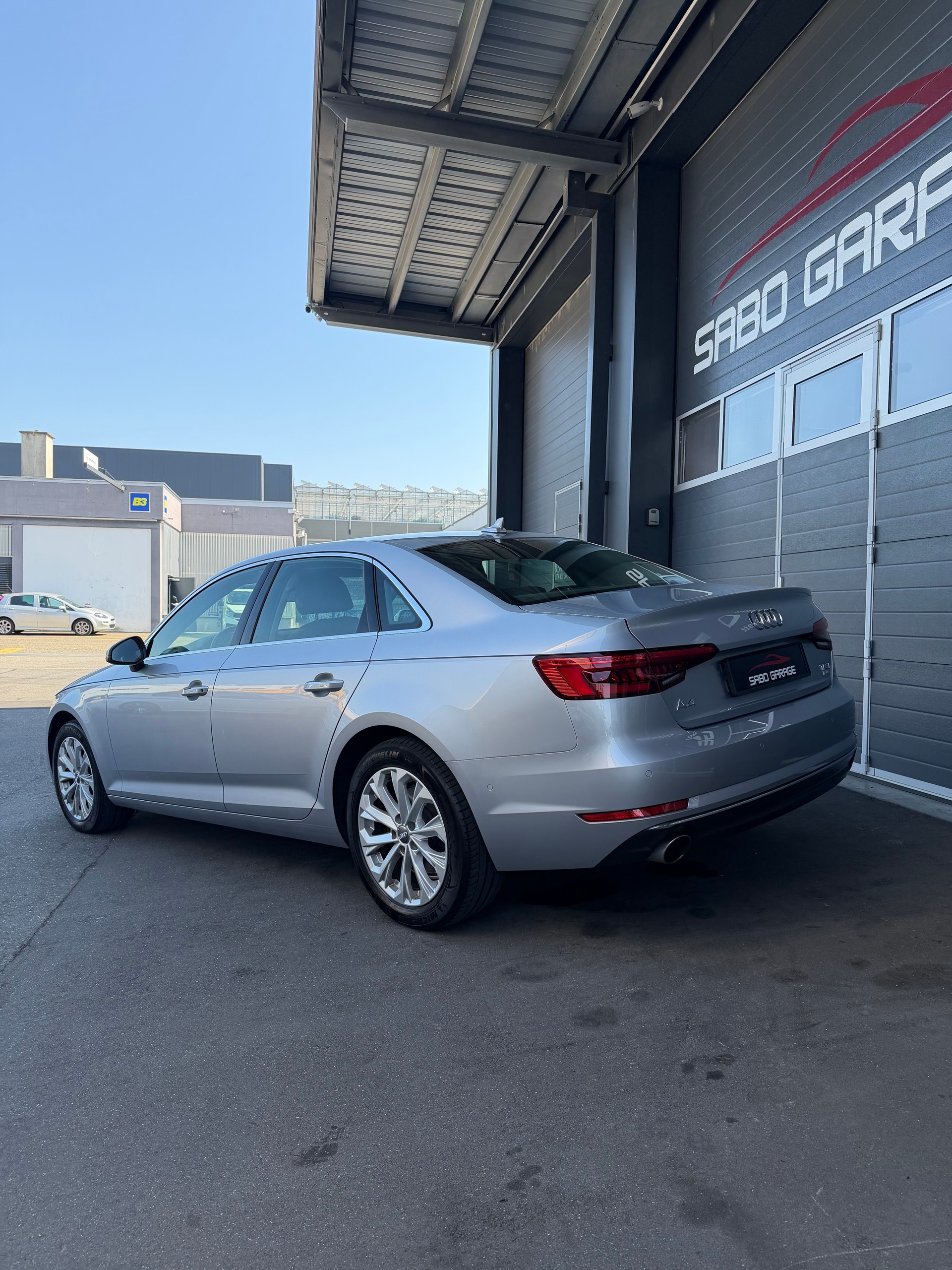 AUDI A4 Limousine 2.0 TFSI Design-image-3