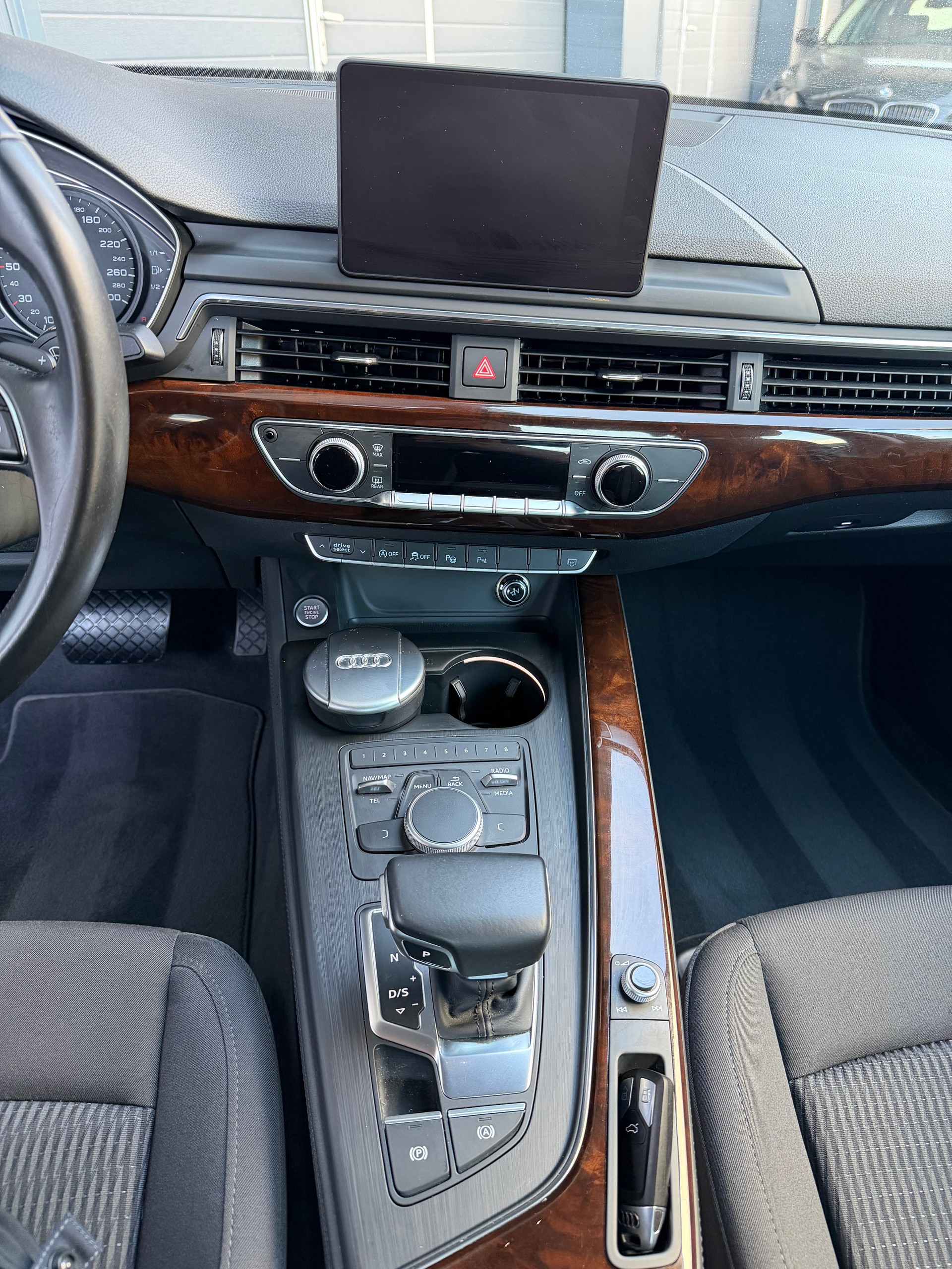 AUDI A4 Limousine 2.0 TFSI Design-image-10