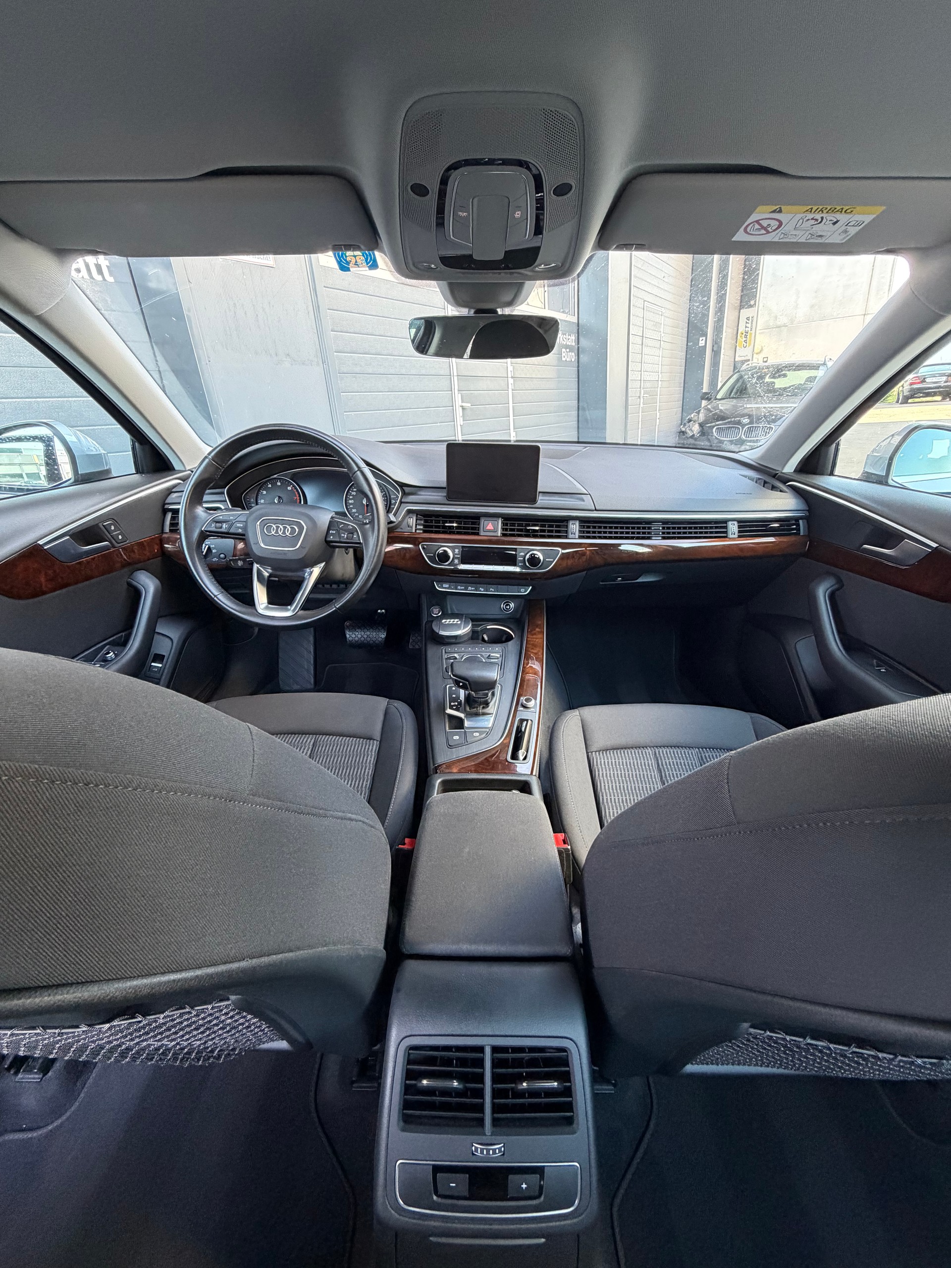 AUDI A4 Limousine 2.0 TFSI Design-image-8