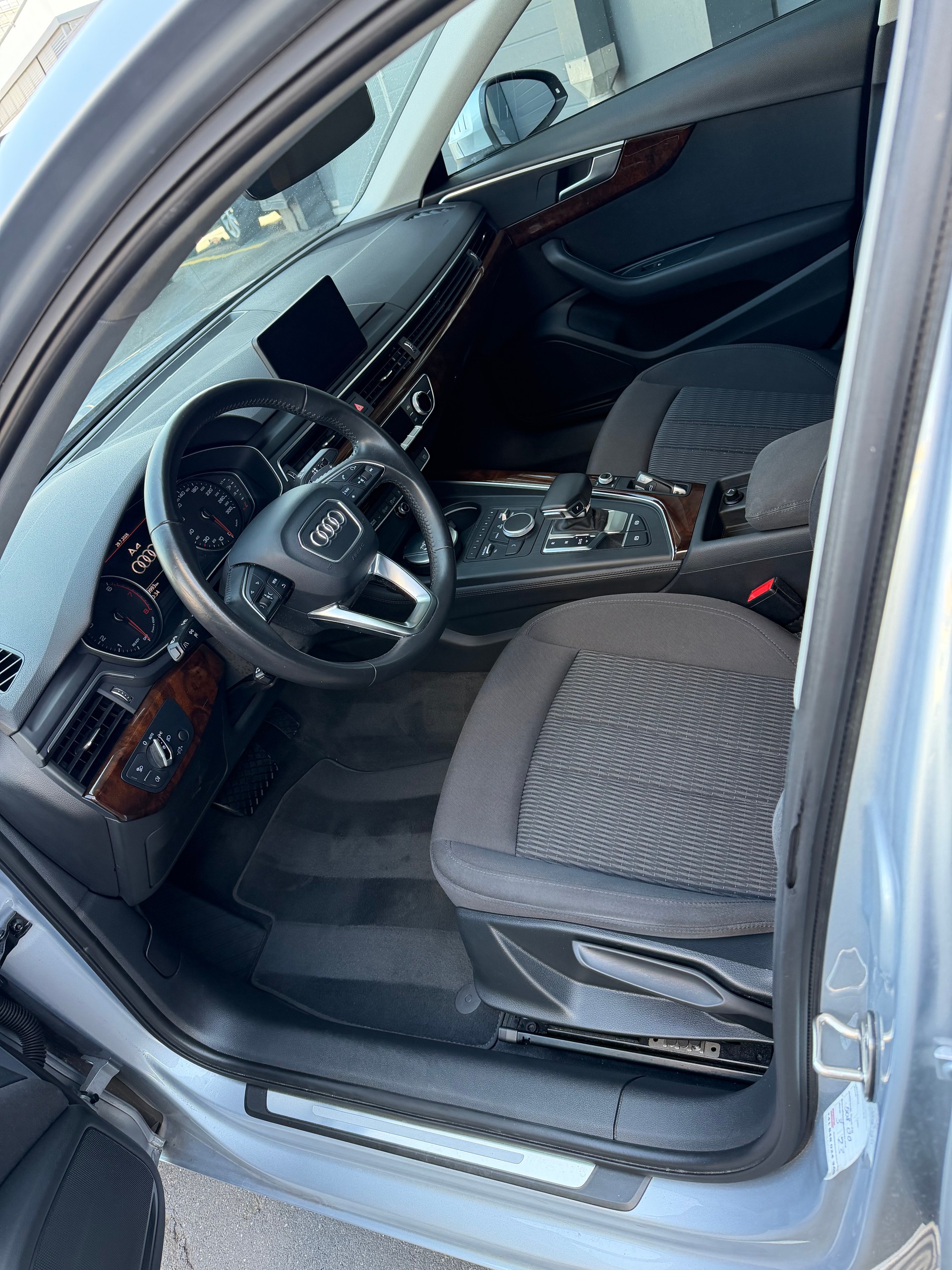 AUDI A4 Limousine 2.0 TFSI Design-image-5