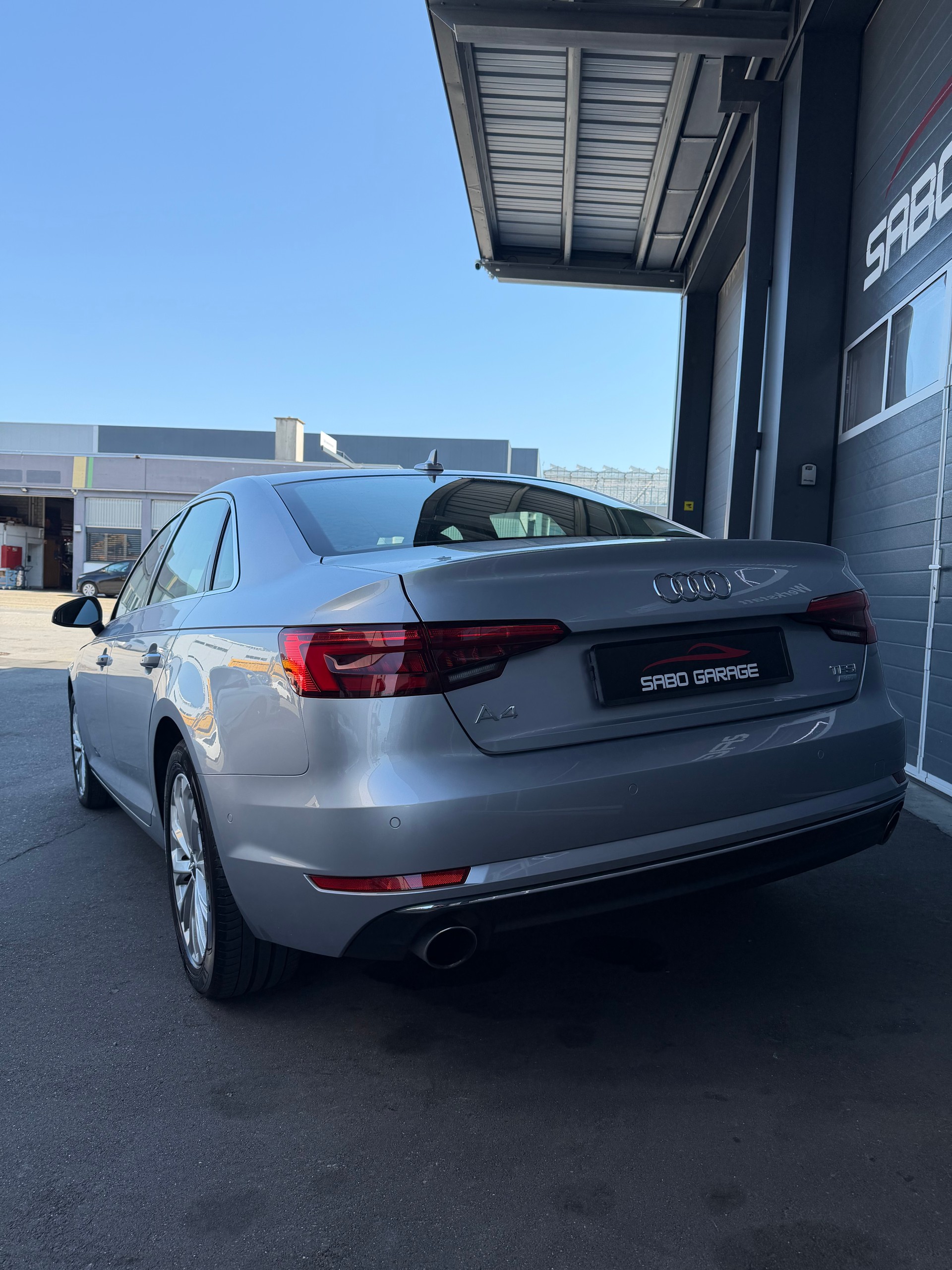 AUDI A4 Limousine 2.0 TFSI Design-image-1