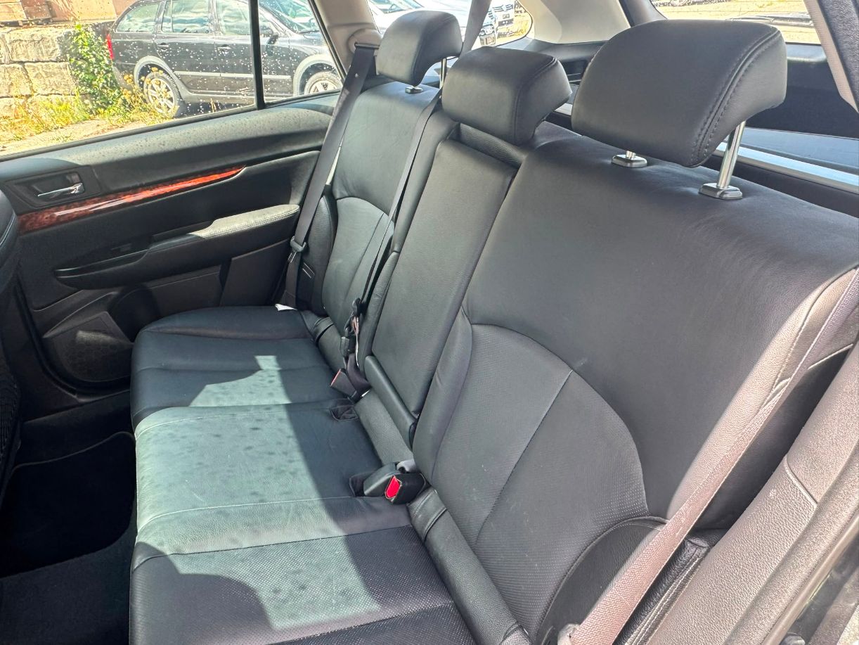 SUBARU Outback 3.6R Executive AWD Automatic-image-11