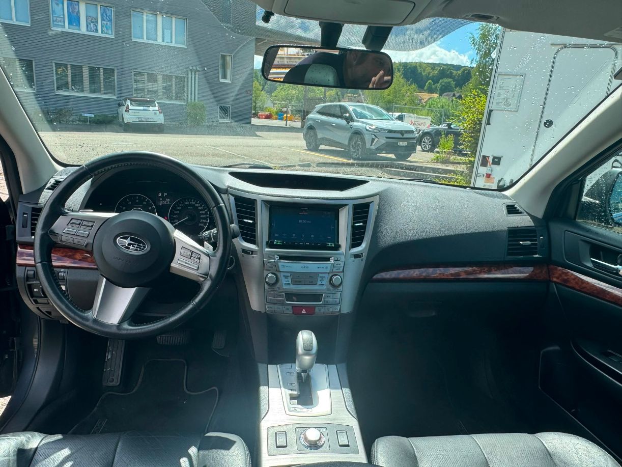 SUBARU Outback 3.6R Executive AWD Automatic-image-8