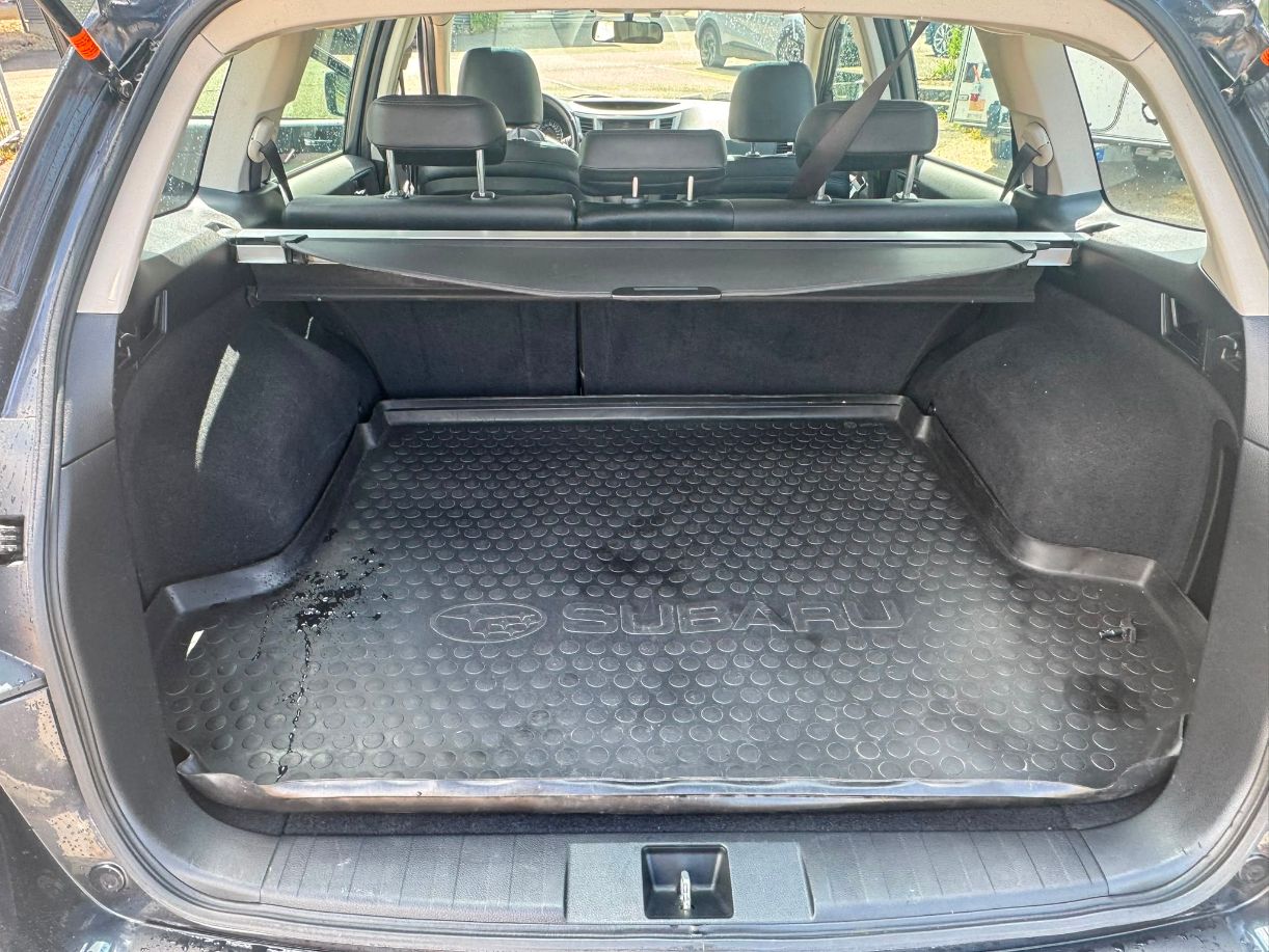 SUBARU Outback 3.6R Executive AWD Automatic-image-12