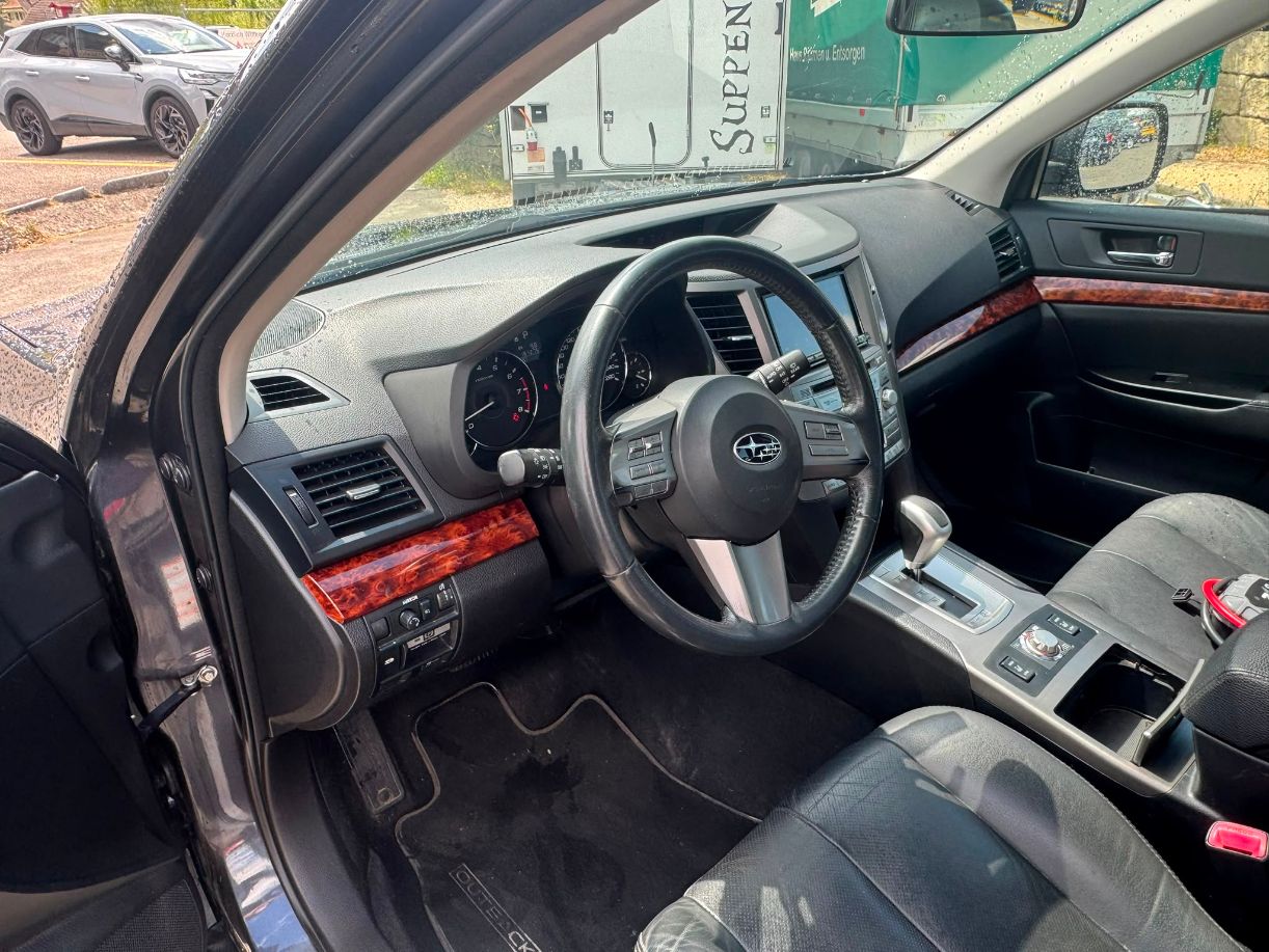 SUBARU Outback 3.6R Executive AWD Automatic-image-6