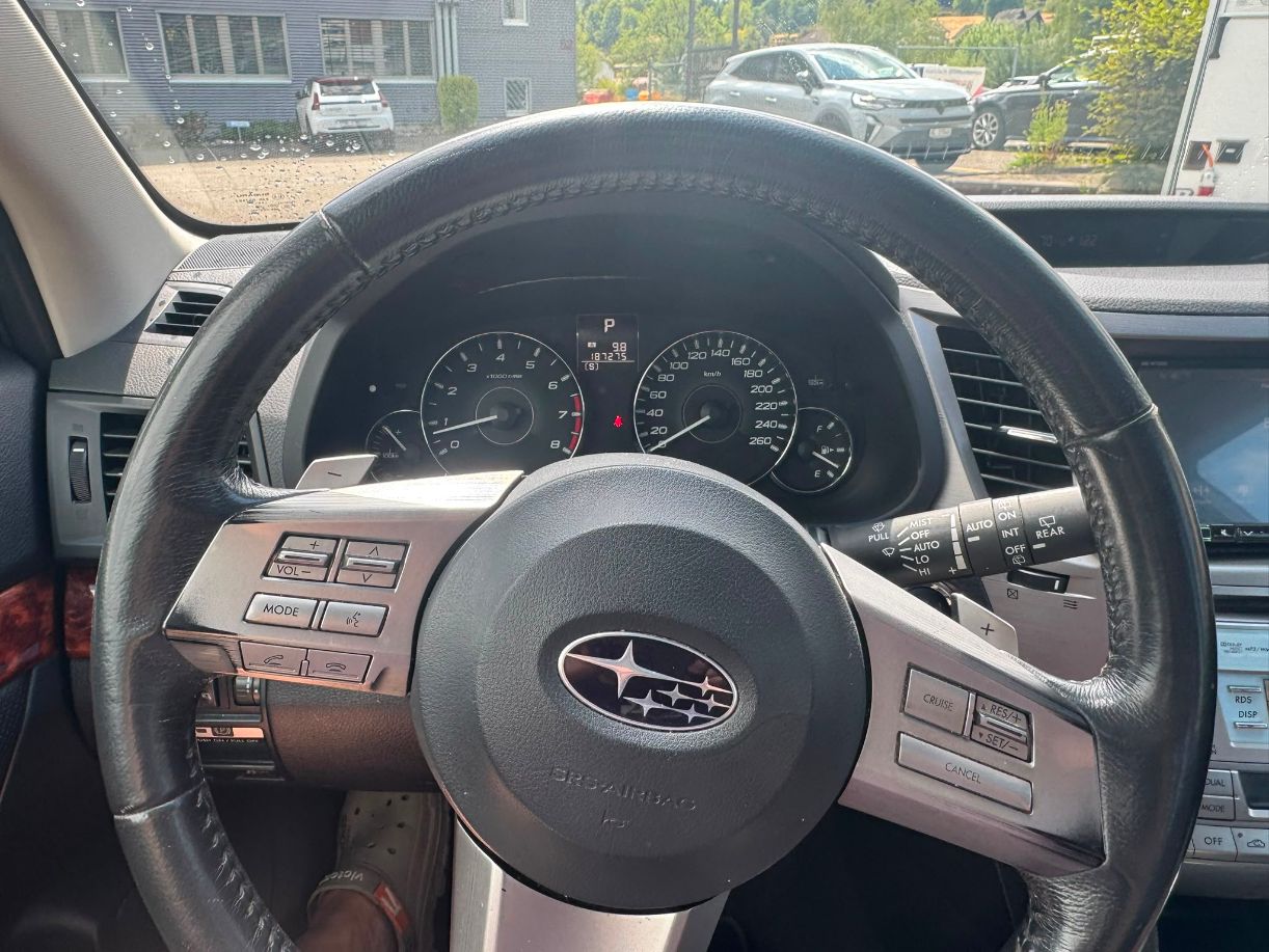SUBARU Outback 3.6R Executive AWD Automatic-image-9