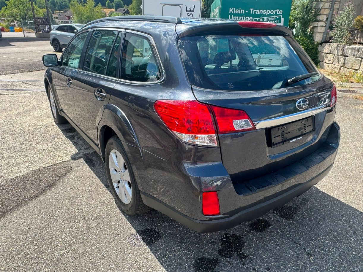 SUBARU Outback 3.6R Executive AWD Automatic-image-2