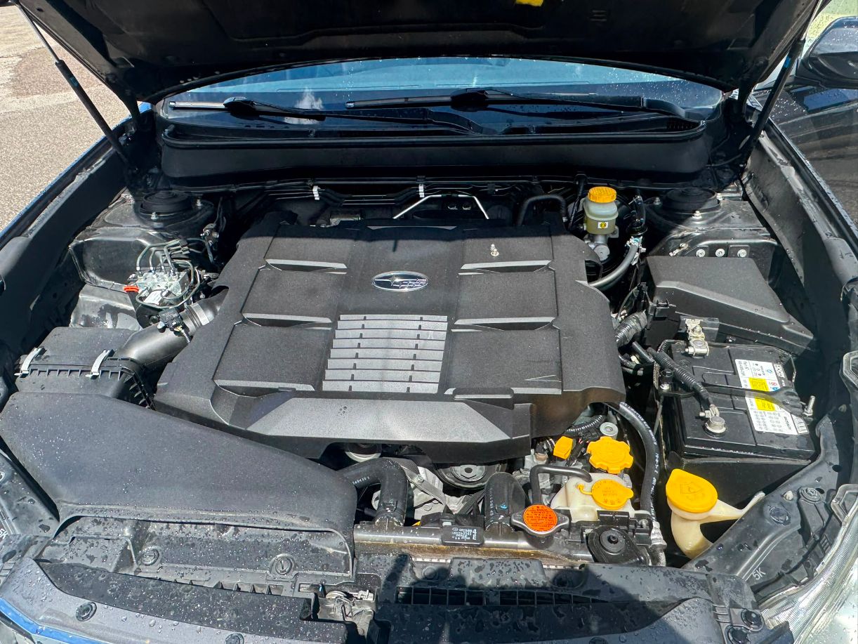 SUBARU Outback 3.6R Executive AWD Automatic-image-5