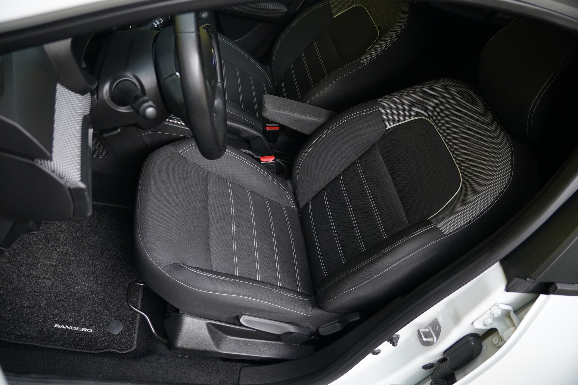 DACIA Sandero TCe 90 Comfort CVT-image-15