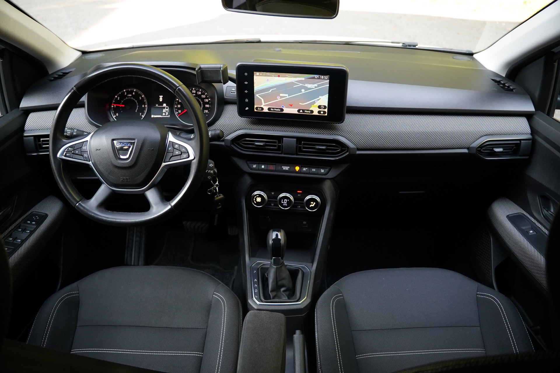 DACIA Sandero TCe 90 Comfort CVT-image-14