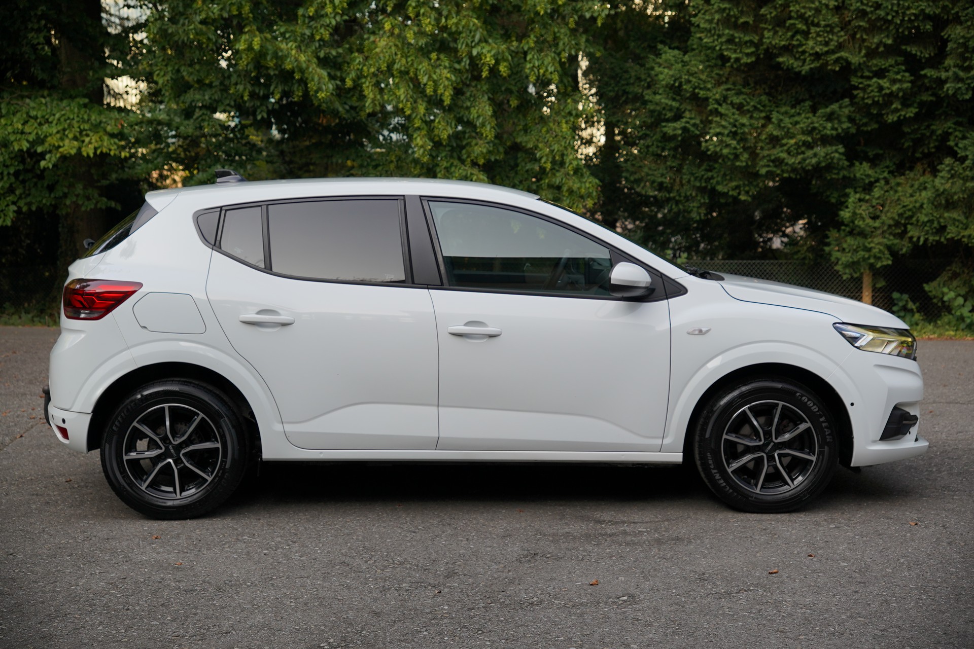 DACIA Sandero TCe 90 Comfort CVT-image-1