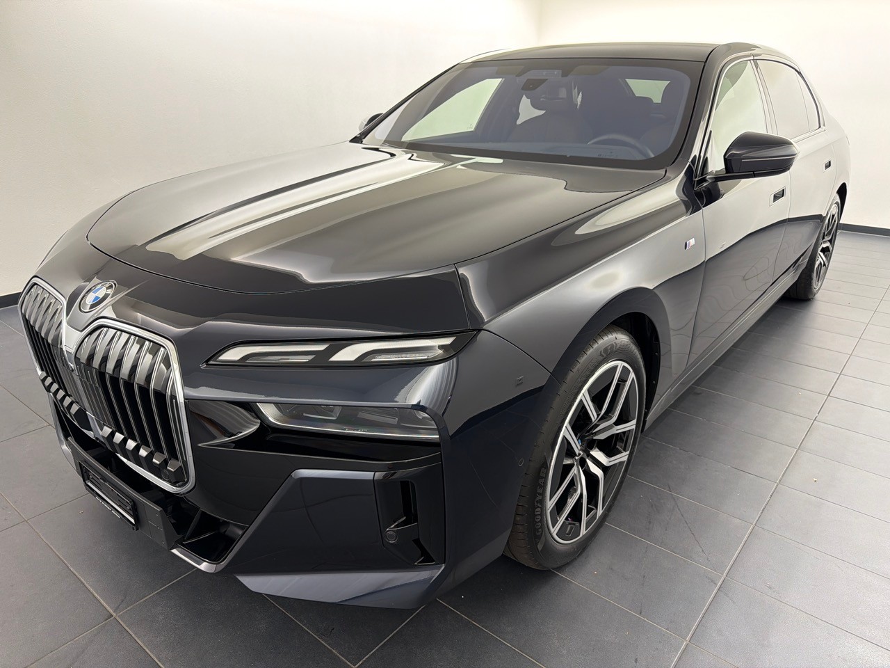 BMW 740d xDrive 48V M Sport-image-0
