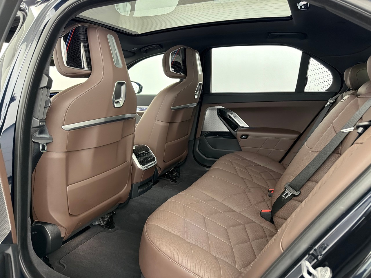 BMW 740d xDrive 48V M Sport-image-5