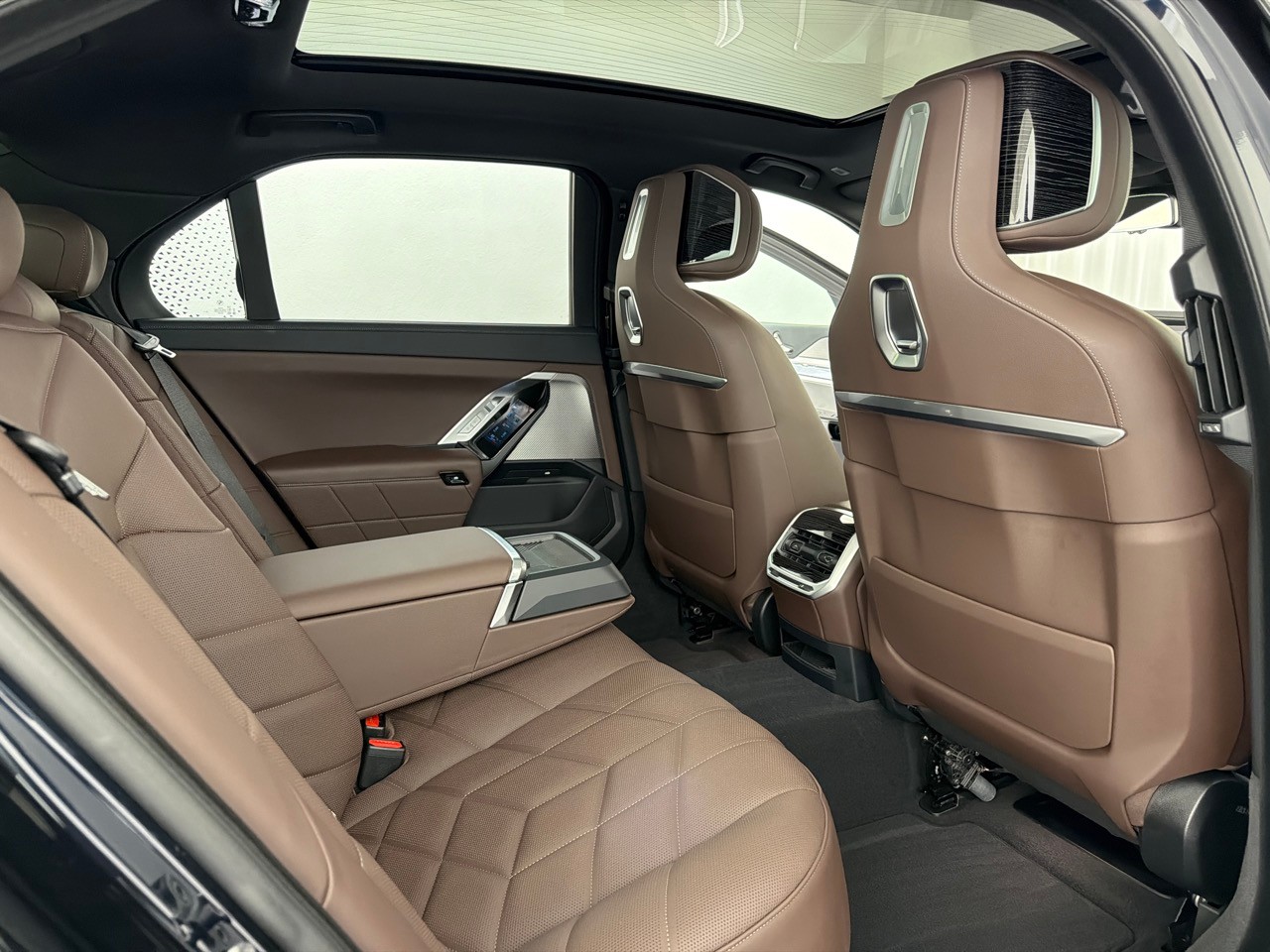 BMW 740d xDrive 48V M Sport-image-10