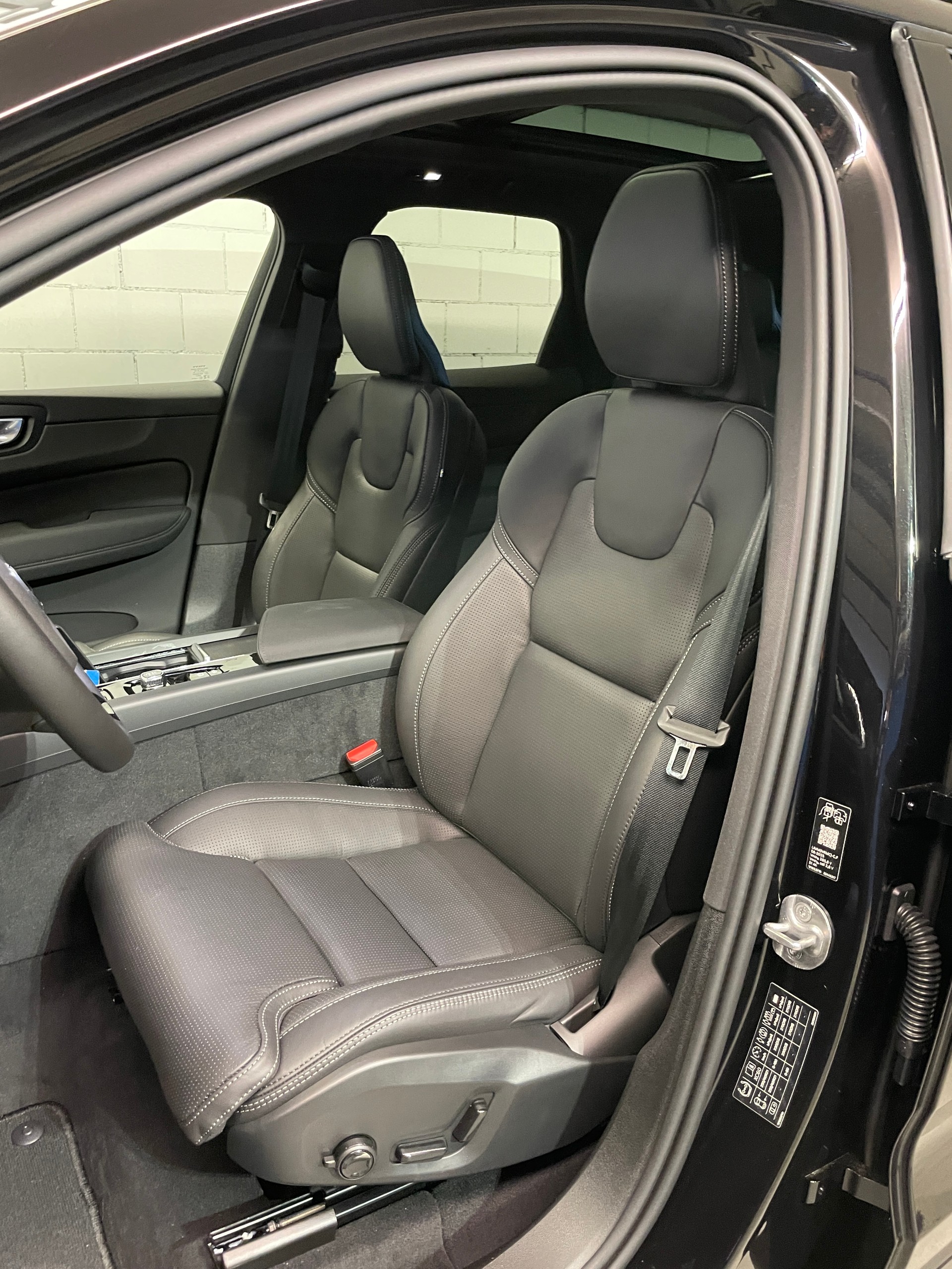 VOLVO XC60 T6 eAWD PluginHybrid Ultra Black Geartronic-image-9