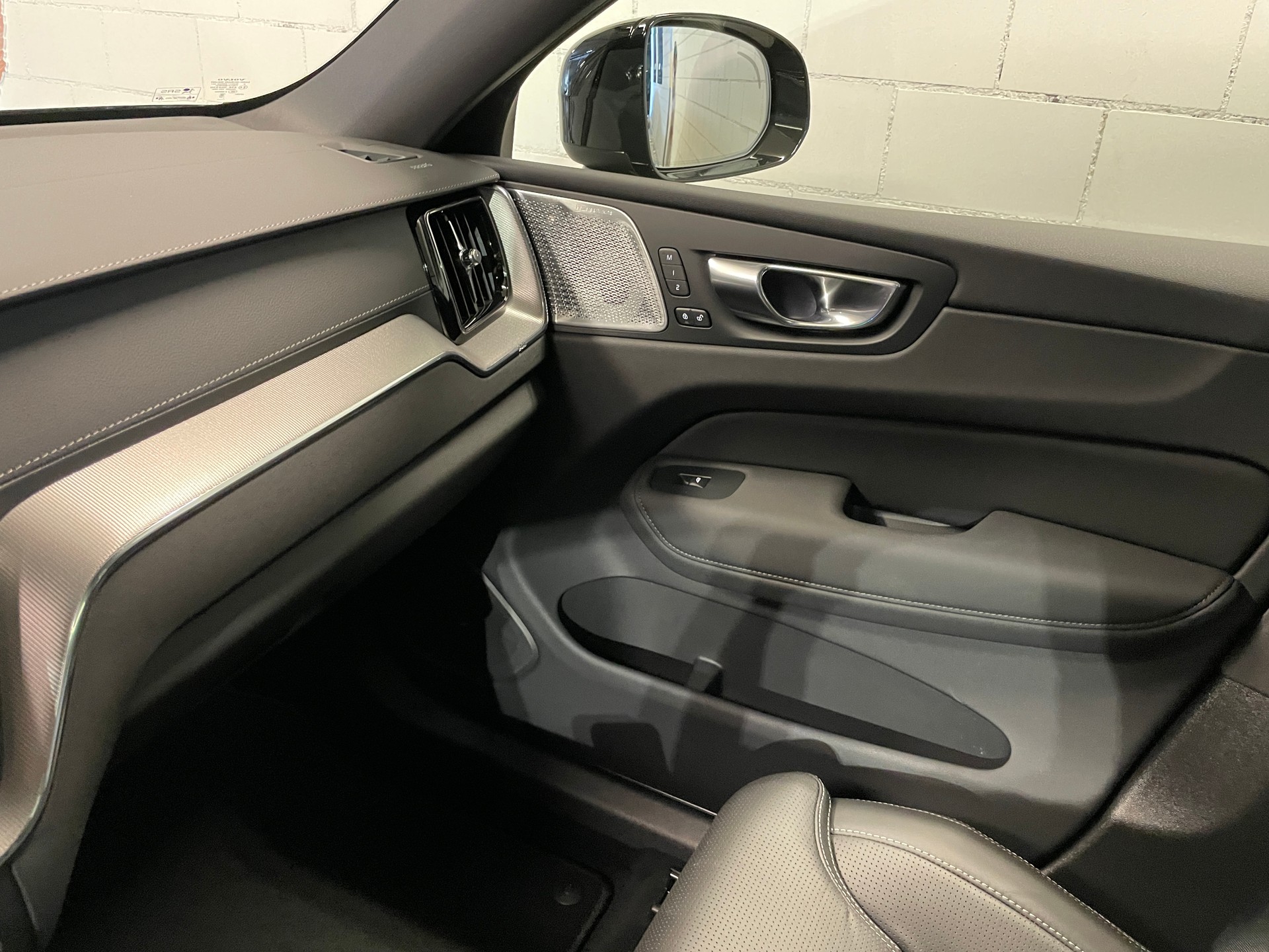 VOLVO XC60 T6 eAWD PluginHybrid Ultra Black Geartronic-image-22