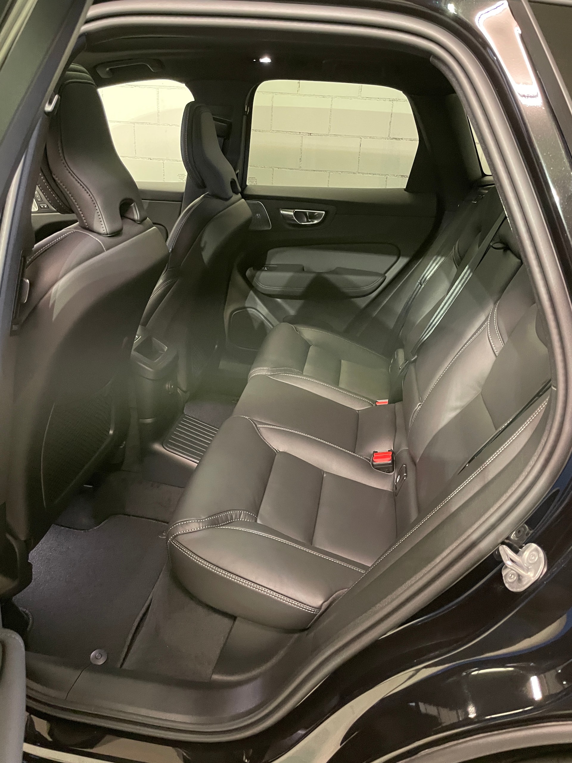VOLVO XC60 T6 eAWD PluginHybrid Ultra Black Geartronic-image-12