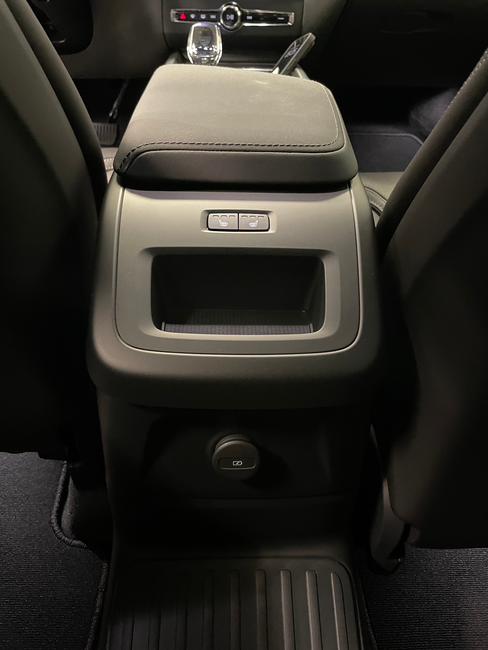 VOLVO XC60 T6 eAWD PluginHybrid Ultra Black Geartronic-image-15