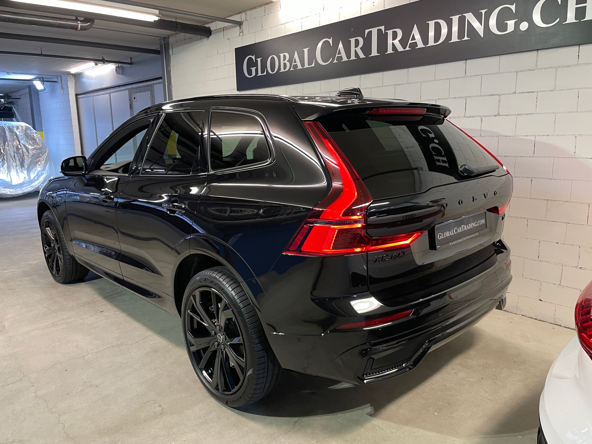 VOLVO XC60 T6 eAWD PluginHybrid Ultra Black Geartronic-image-3