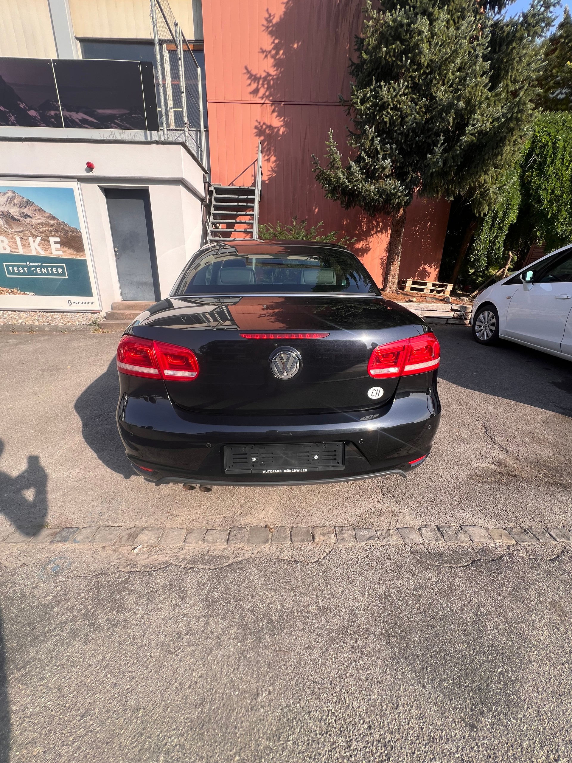 VW Eos 1.4 TSI BlueMotion Technology-image-10