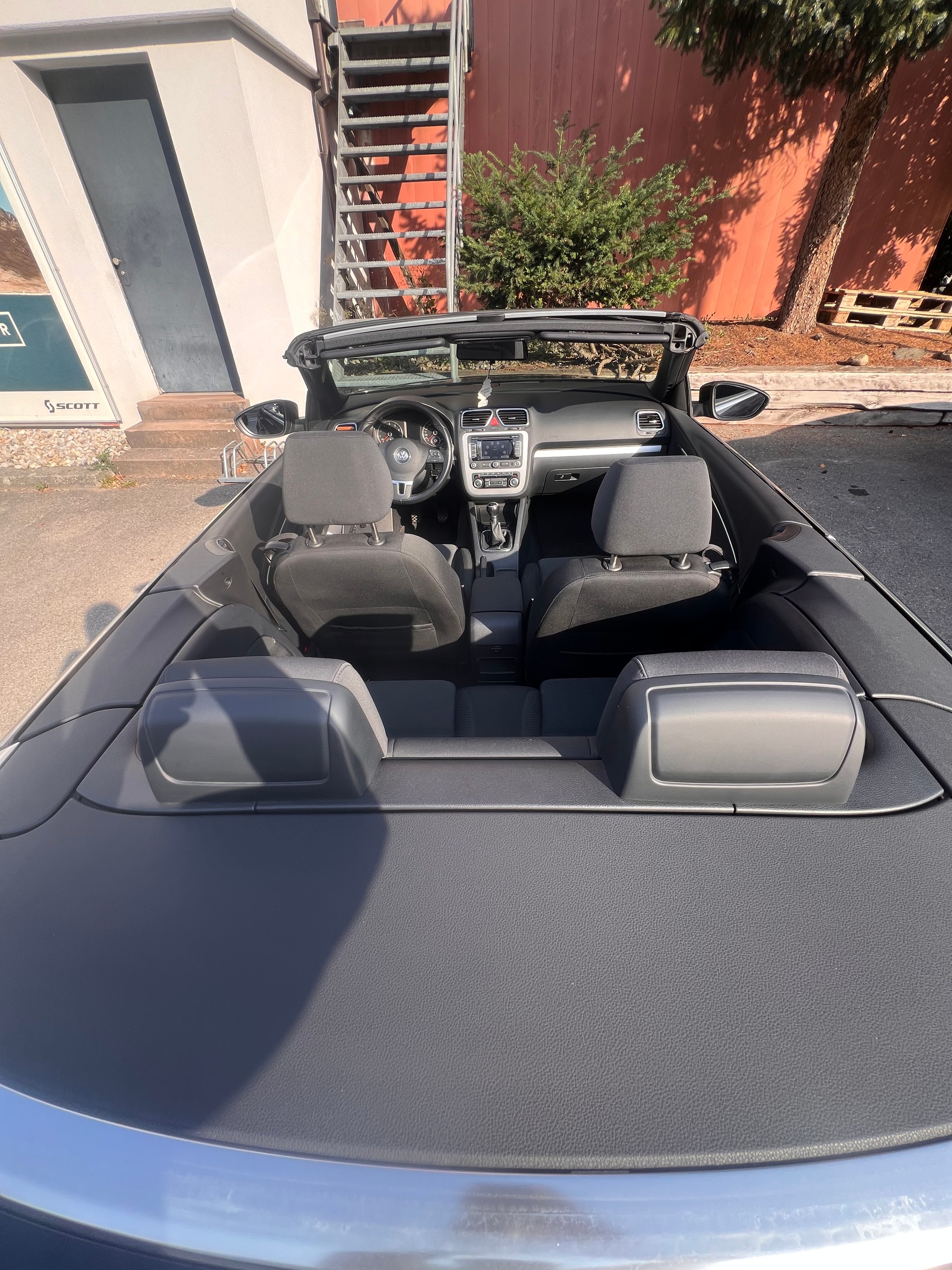 VW Eos 1.4 TSI BlueMotion Technology-image-2