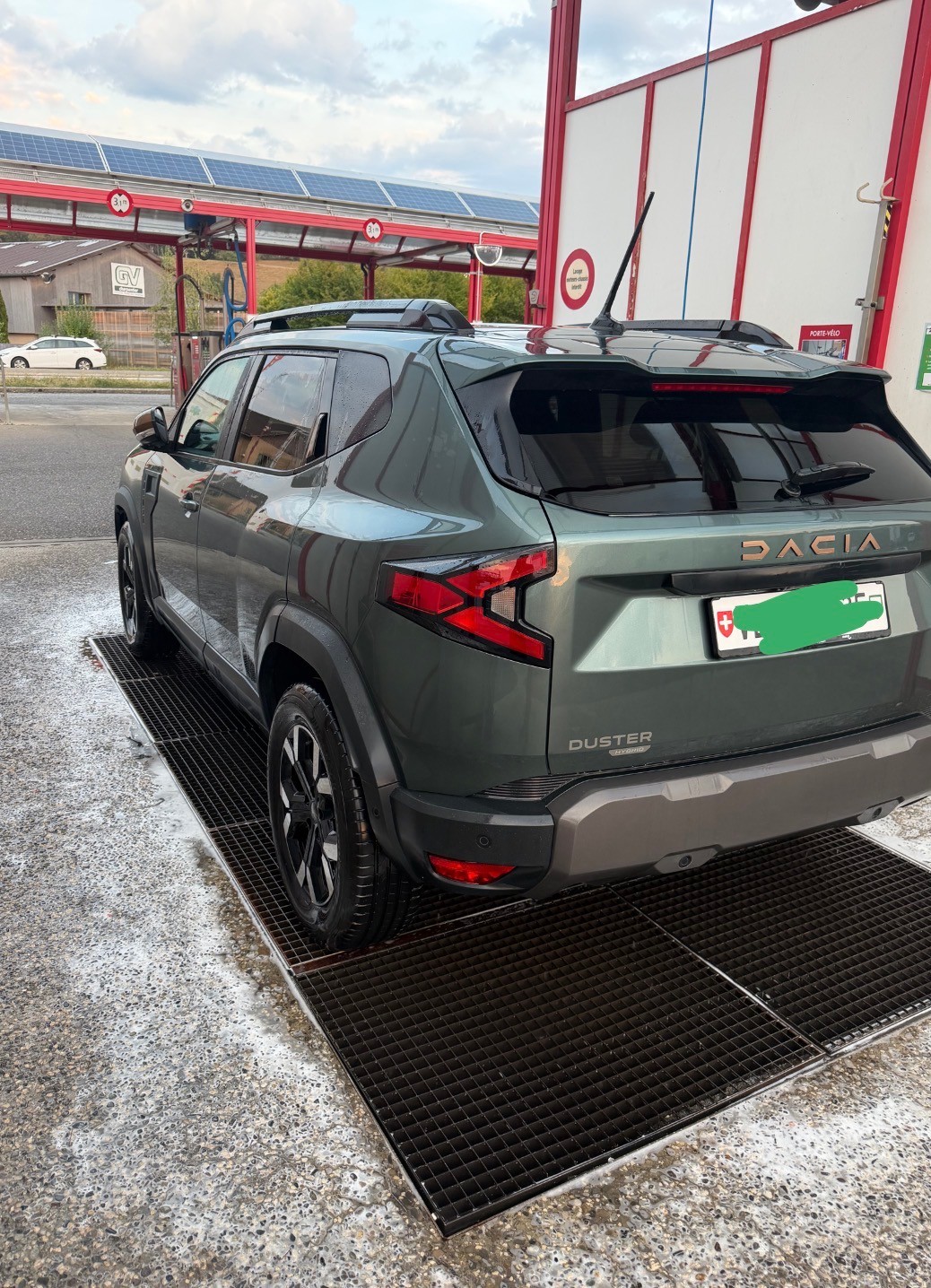 DACIA HEV 140 Hybrid Extrême-image-2