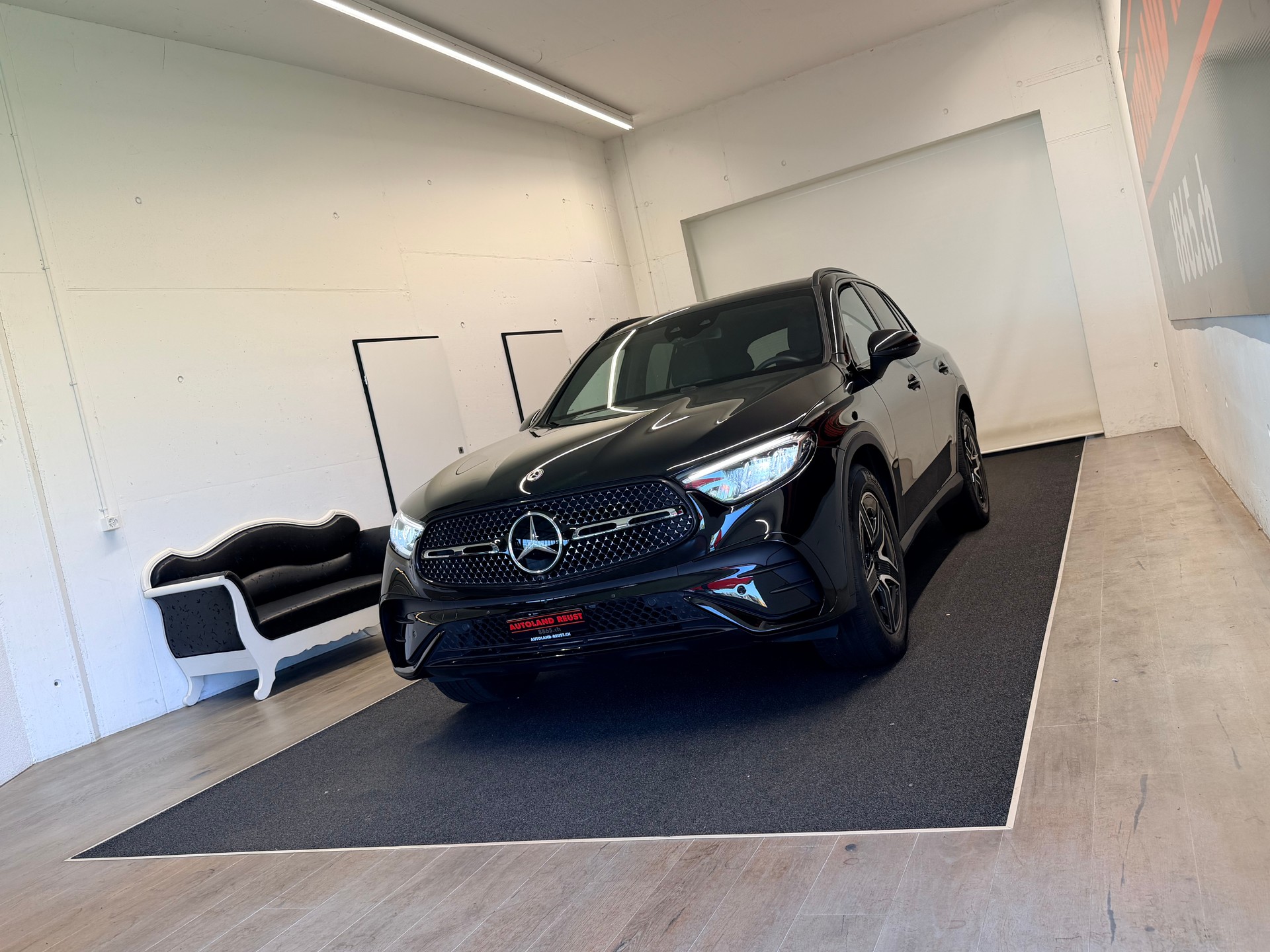 MERCEDES-BENZ GLC 300 d AMG 4Matic 9G-Tronic-showroom-element-2