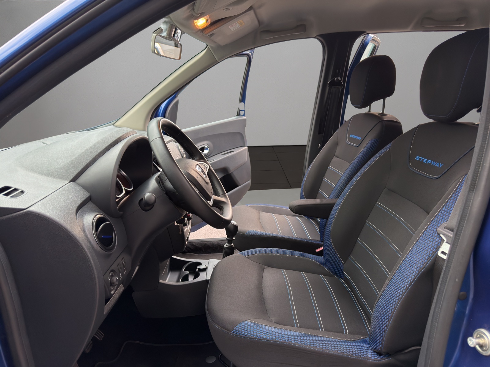 DACIA Lodgy TCE 130 Stepway 7PL-image-8