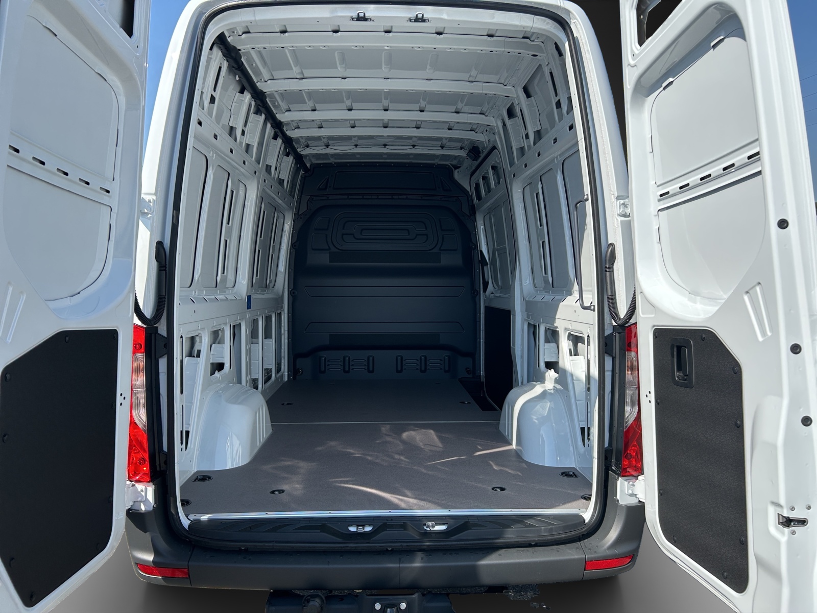 MERCEDES-BENZ Sprinter 317 CDI Standard 9G-TRONIC-image-5