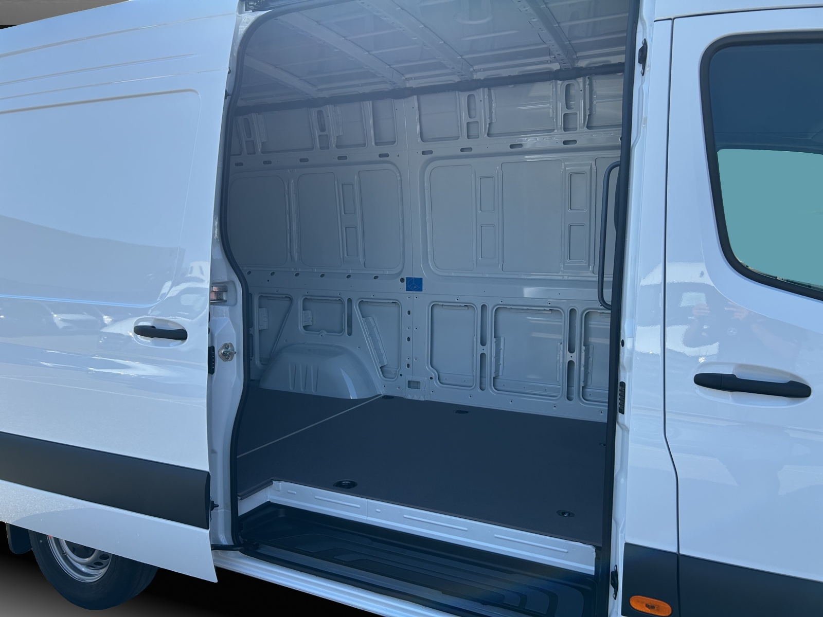 MERCEDES-BENZ Sprinter 317 CDI Standard 9G-TRONIC-image-10