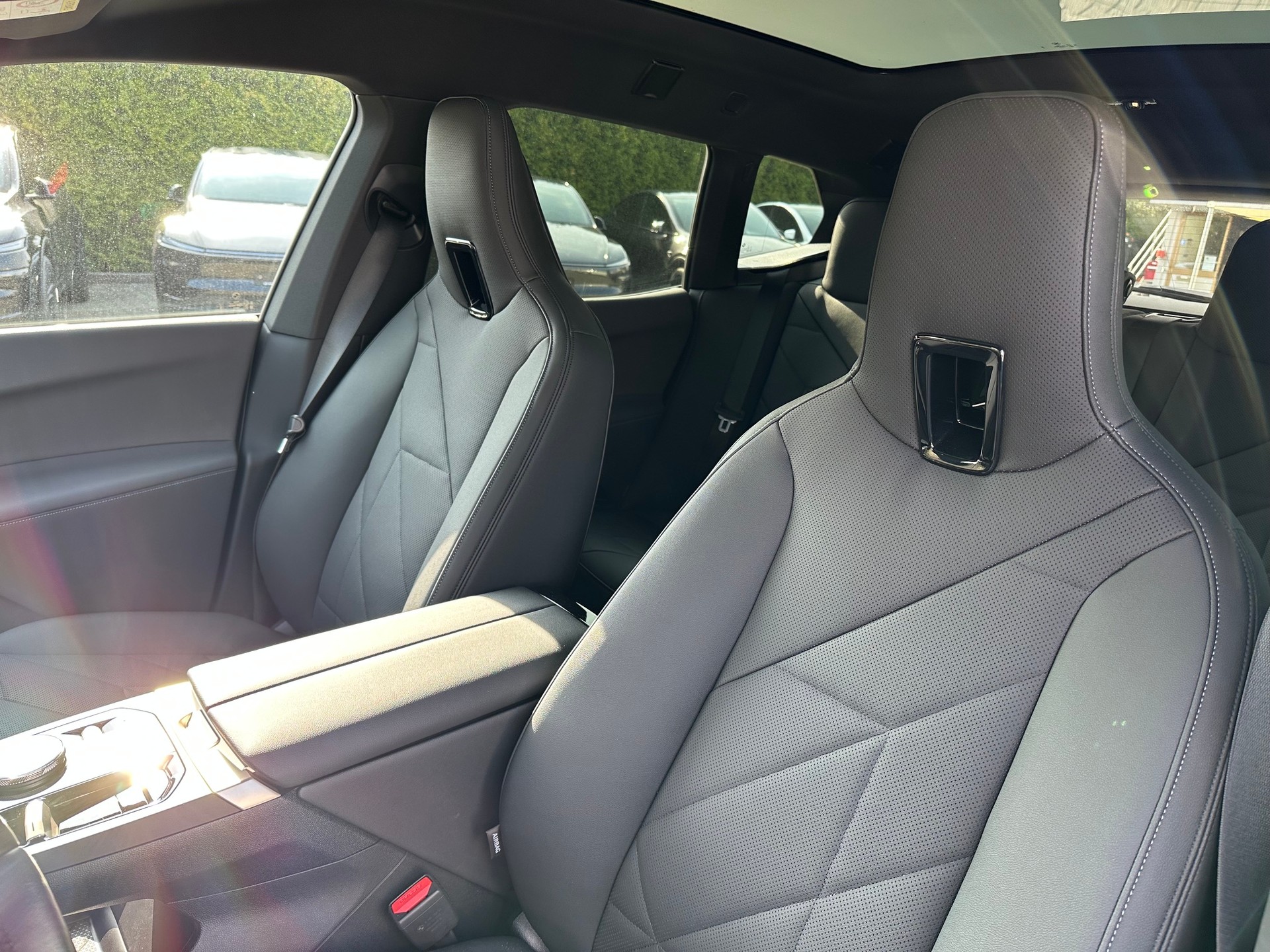 BMW iX xDrive50 Sportpaket, Skylounge, AHK, Softclose usw-image-5