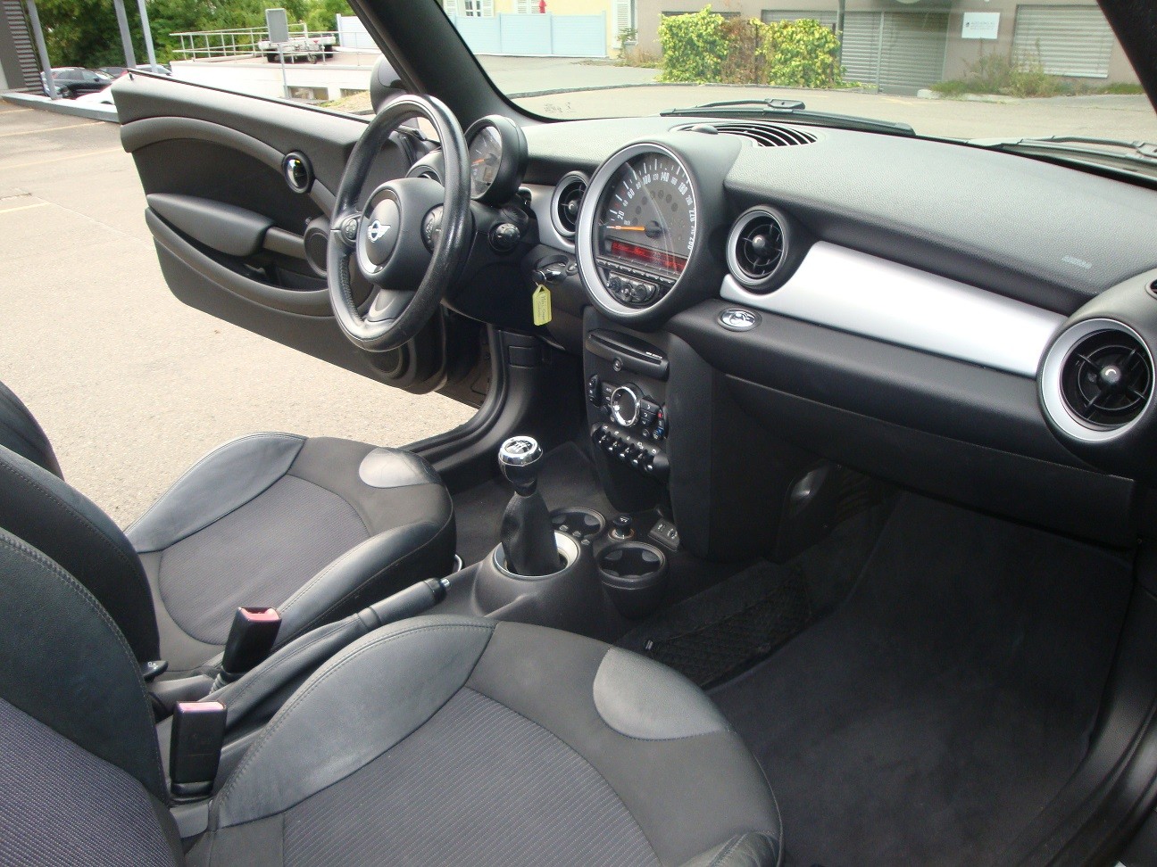 MINI Cooper Cabriolet-image-9
