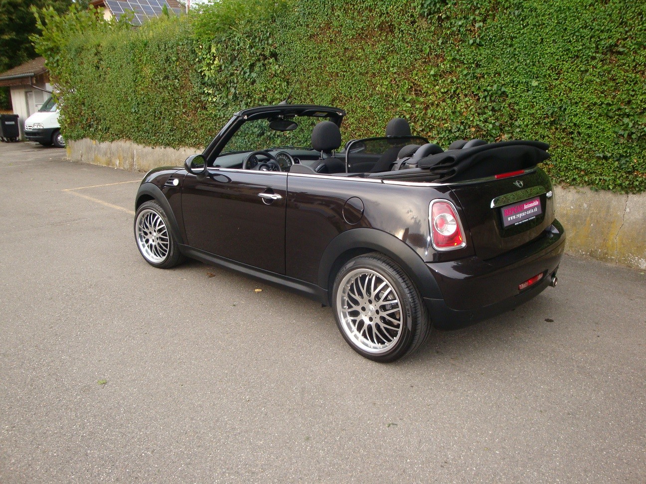 MINI Cooper Cabriolet-image-1