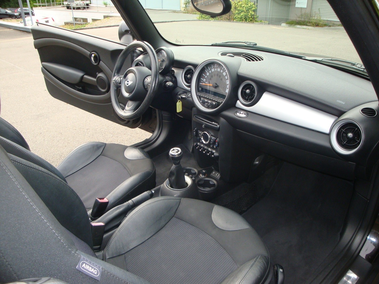 MINI Cooper Cabriolet-image-10