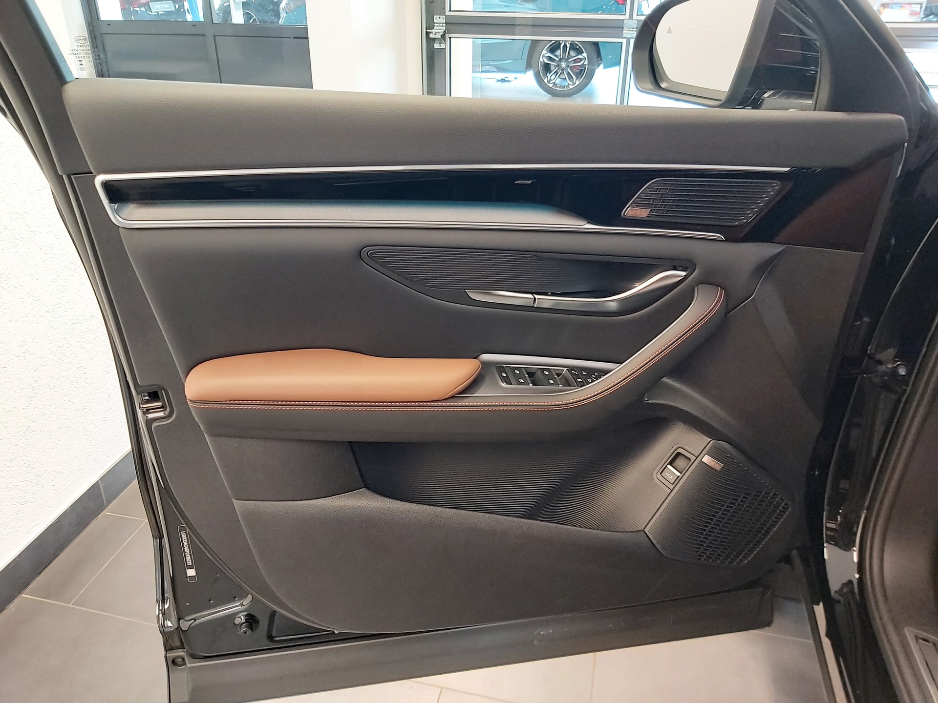 BYD Seal U DM-i Design AWD-image-14
