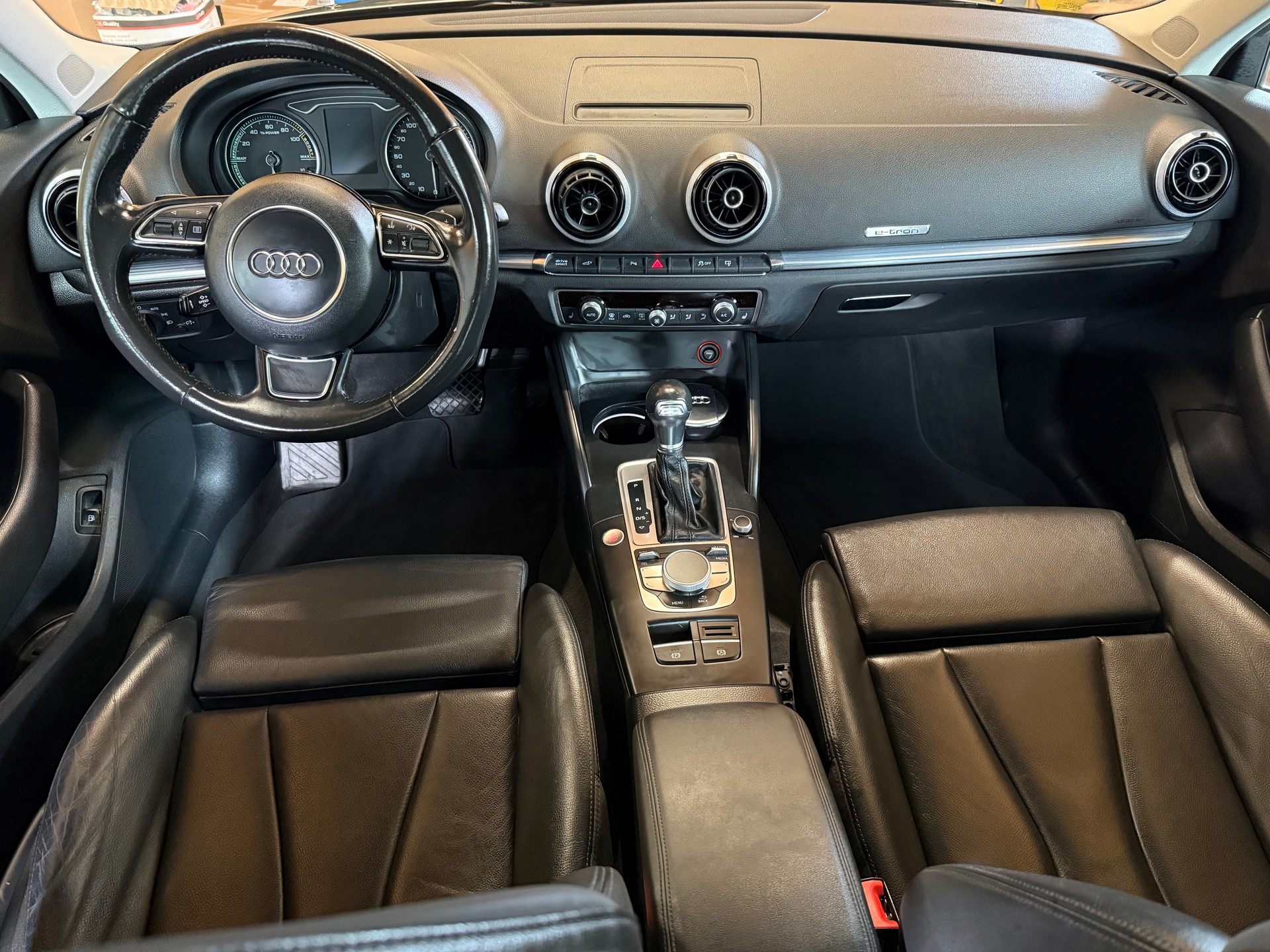 AUDI A3 Sportback 1.4 e-tron Ambition S-tronic-image-8