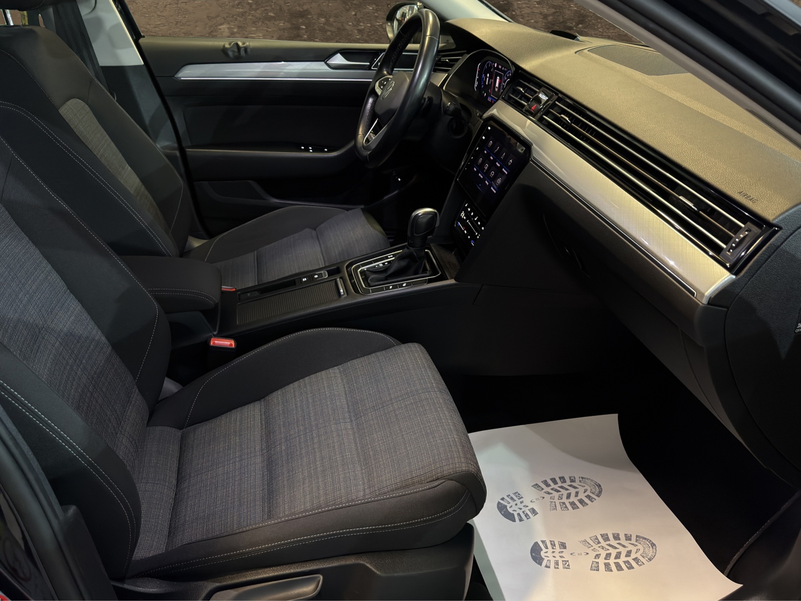 VW Passat 2.0 TDI BMT Business 4Motion DSG-image-13