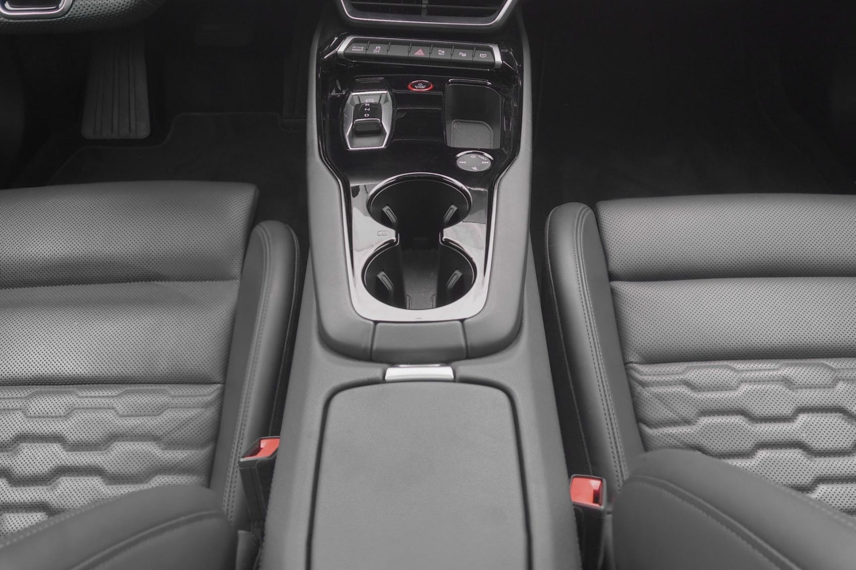 AUDI e-tron GT quattro-image-7