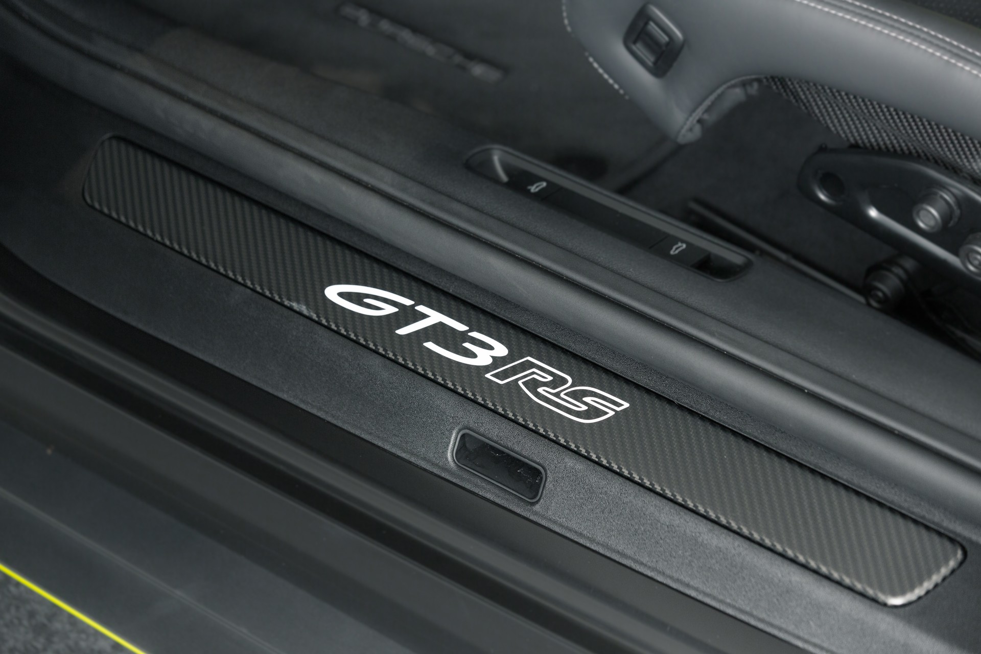 PORSCHE 911 GT3 RS Weissach-image-12