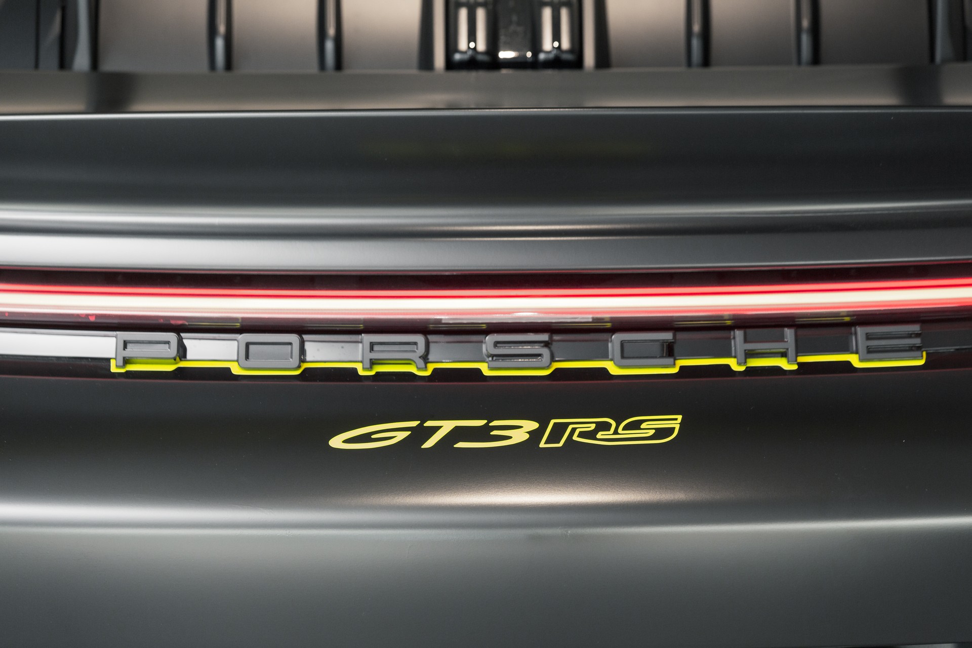 PORSCHE 911 GT3 RS Weissach-image-18
