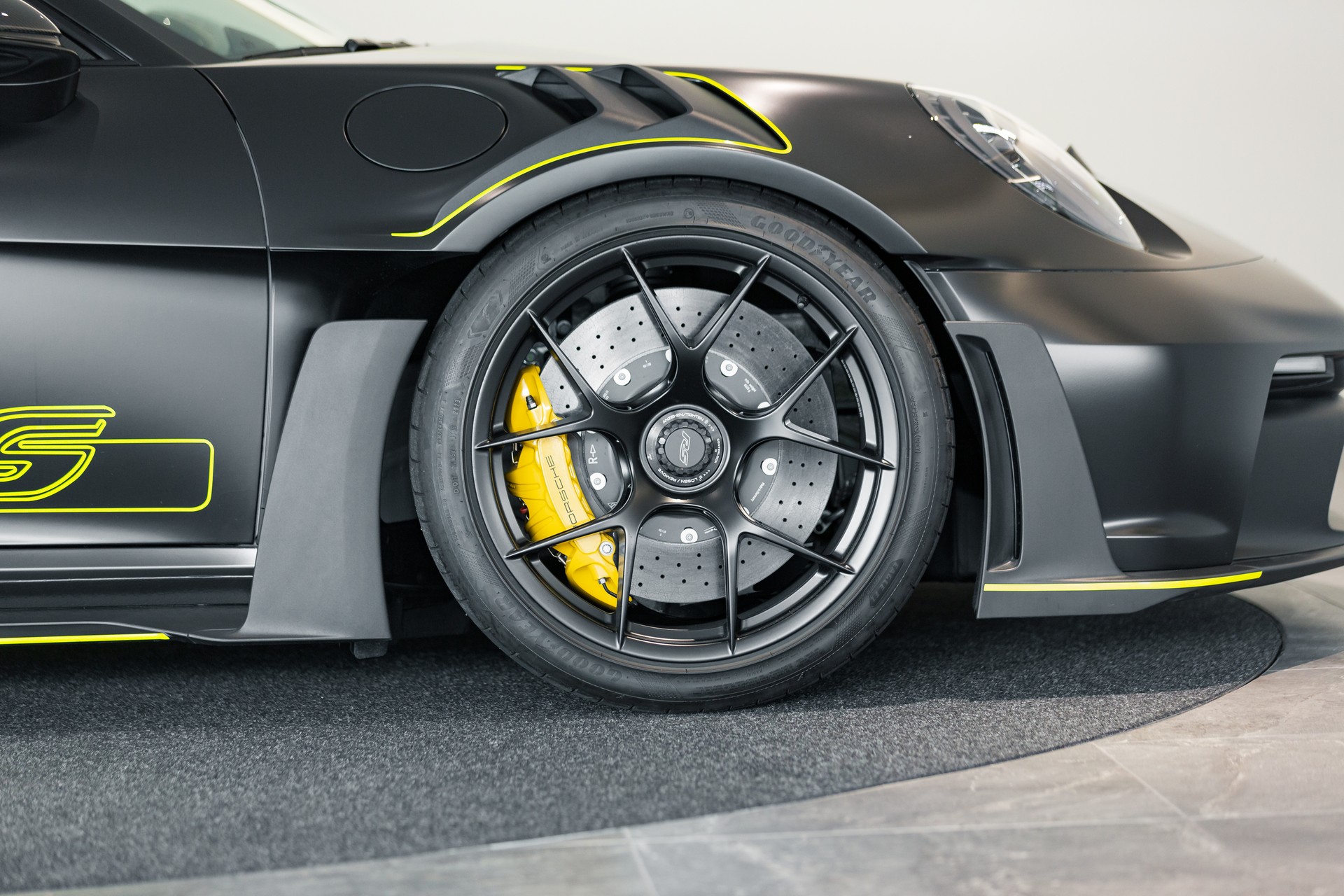 PORSCHE 911 GT3 RS Weissach-image-25