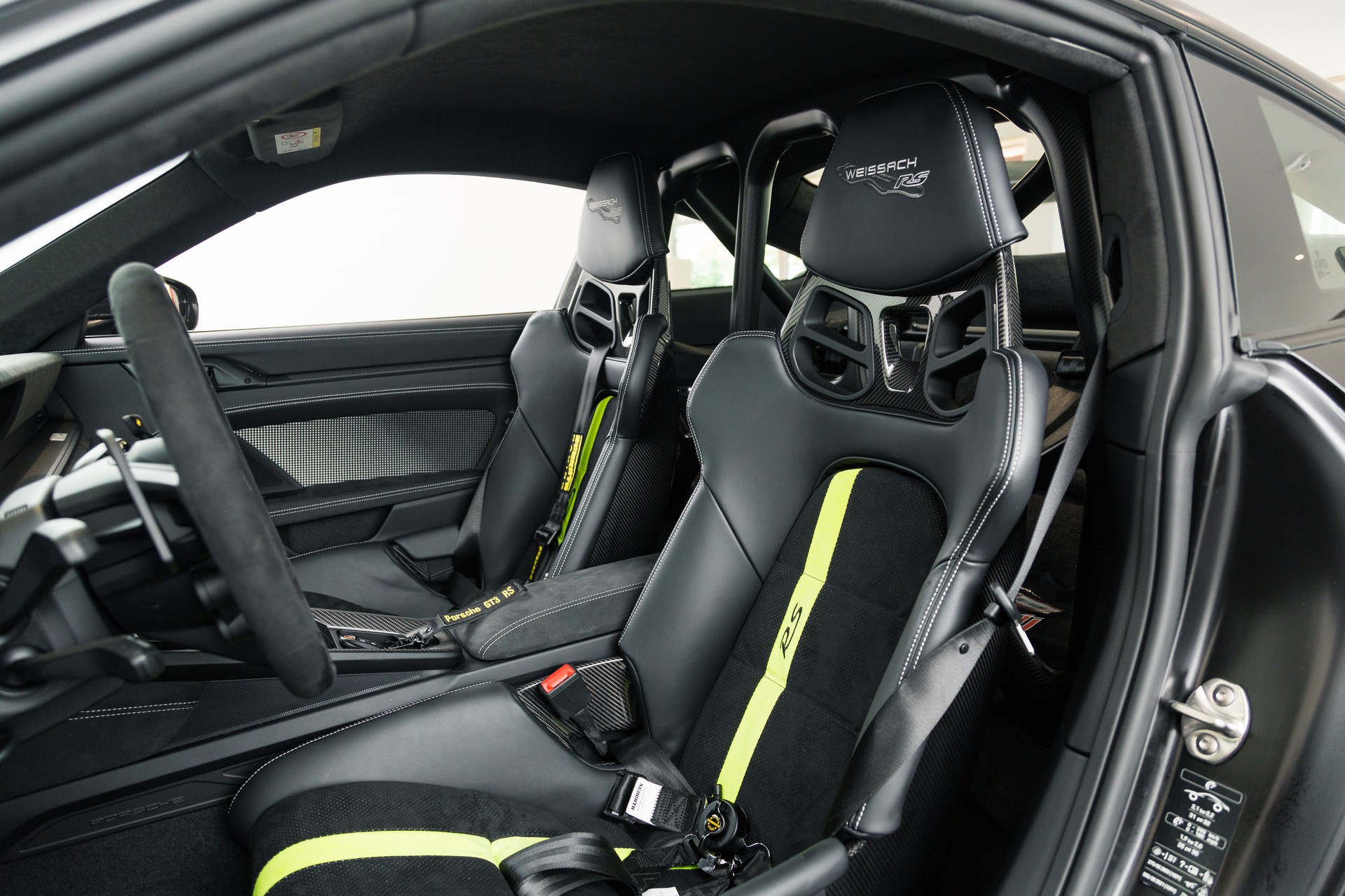 PORSCHE 911 GT3 RS Weissach-image-7