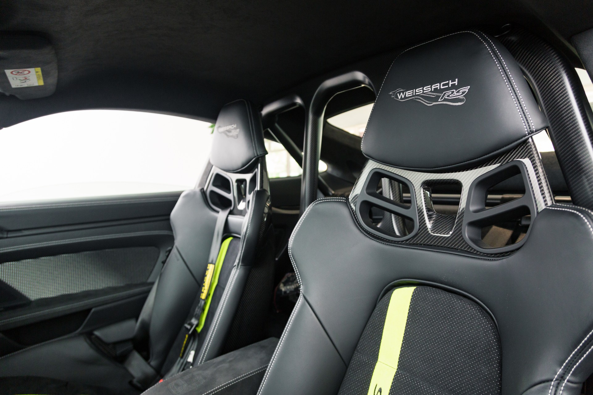 PORSCHE 911 GT3 RS Weissach-image-6