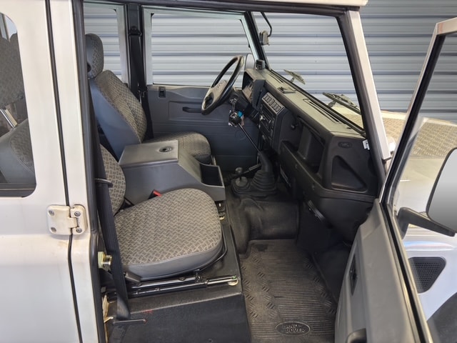 LAND ROVER Defender 110TD5-image-10