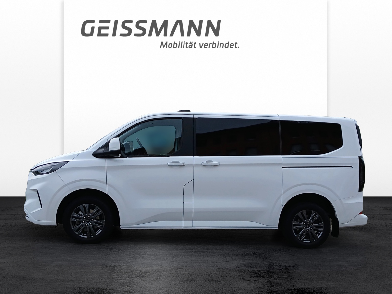 FORD Tourneo Custom Bus 320 L1 2.0 EcoBlue 170 Titanium 4x4-image-1